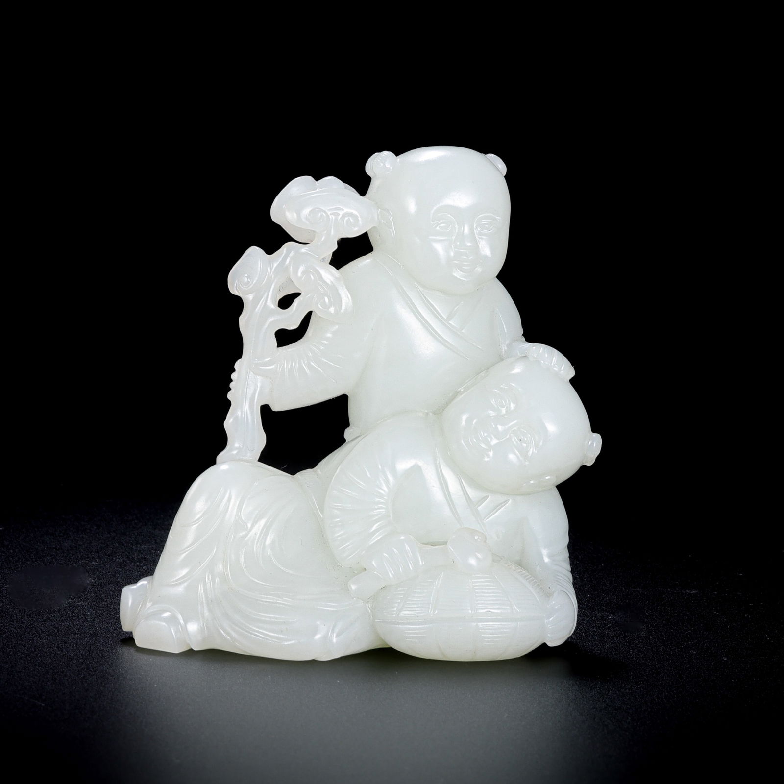 Chinese Qing Dynasty Hetian white jade figure ornament: H. 8 cm. L. 8 cm. Weight. 216.9 gram.
