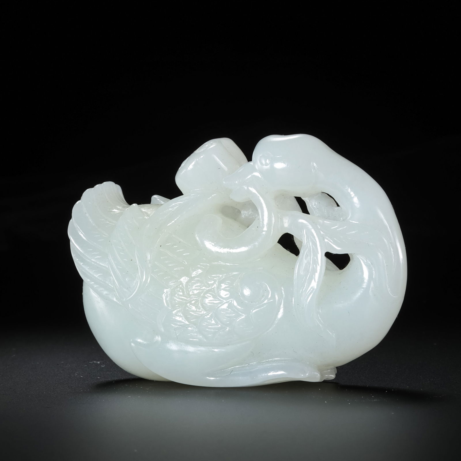 Chinese Qing Dynasty Hetian White Jade Goose: H. 4.8 cm. W. 6.7 cm. Weight. 106 gram.