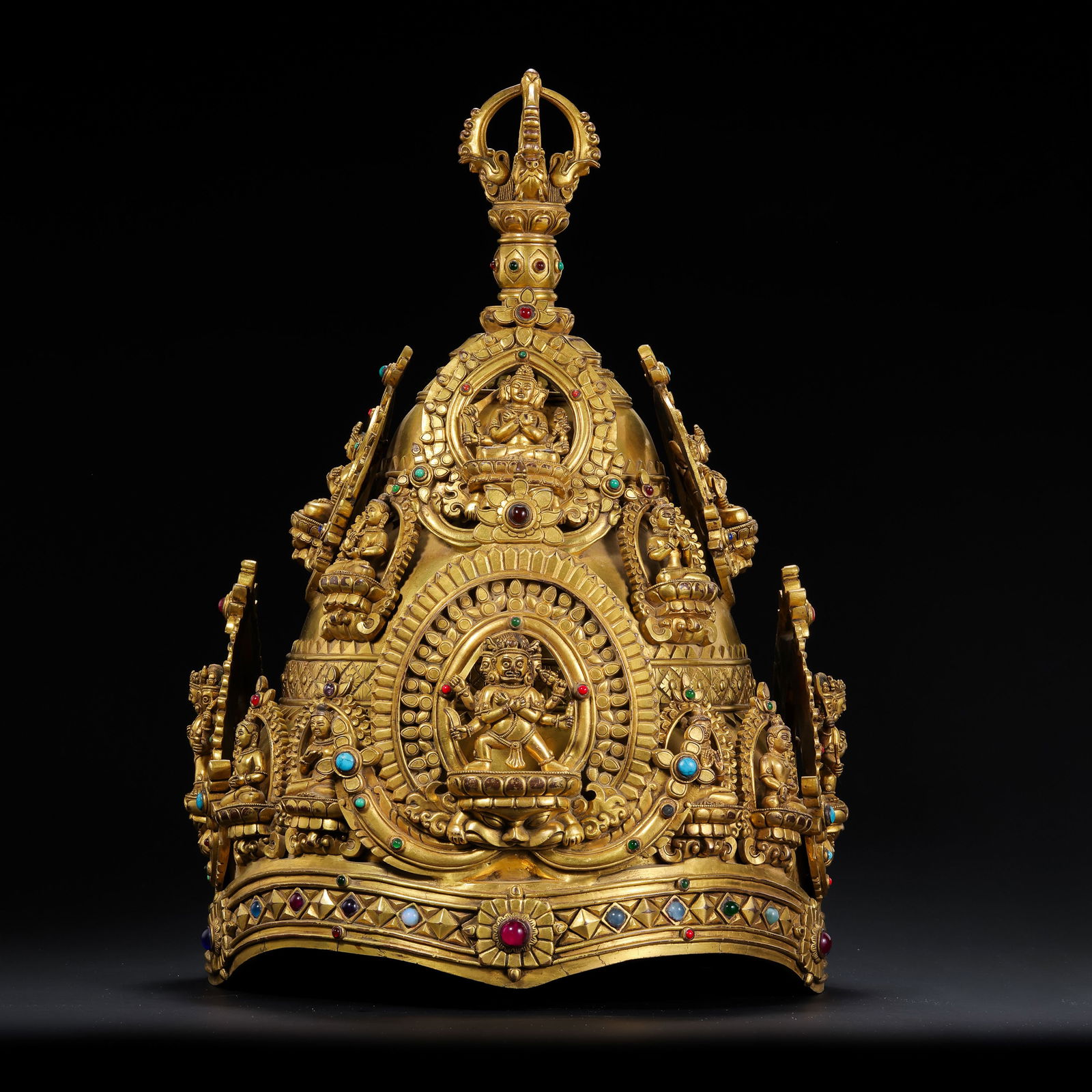 Gilt bronze and gemstone-inlaid hat top of a Chinese Qing Dynasty Buddha statue: H. 46 cm. W. 26 cm. Weight. 14495 gram.