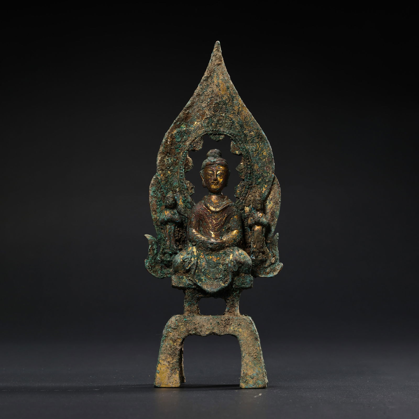 Gilded bronze Buddhist statue from the Northern Wei Dynasty in China: H. 18 cm. W. 7 cm. Weight. 378 gram.