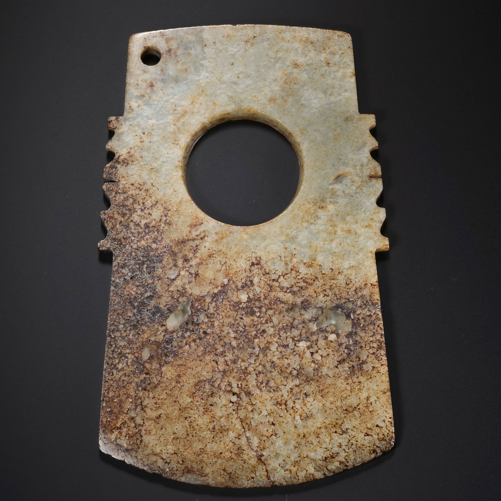 Jade artifacts from the Neolithic period in China: L. 14 cm. W. 8.3 cm. Weight. 126 gram.