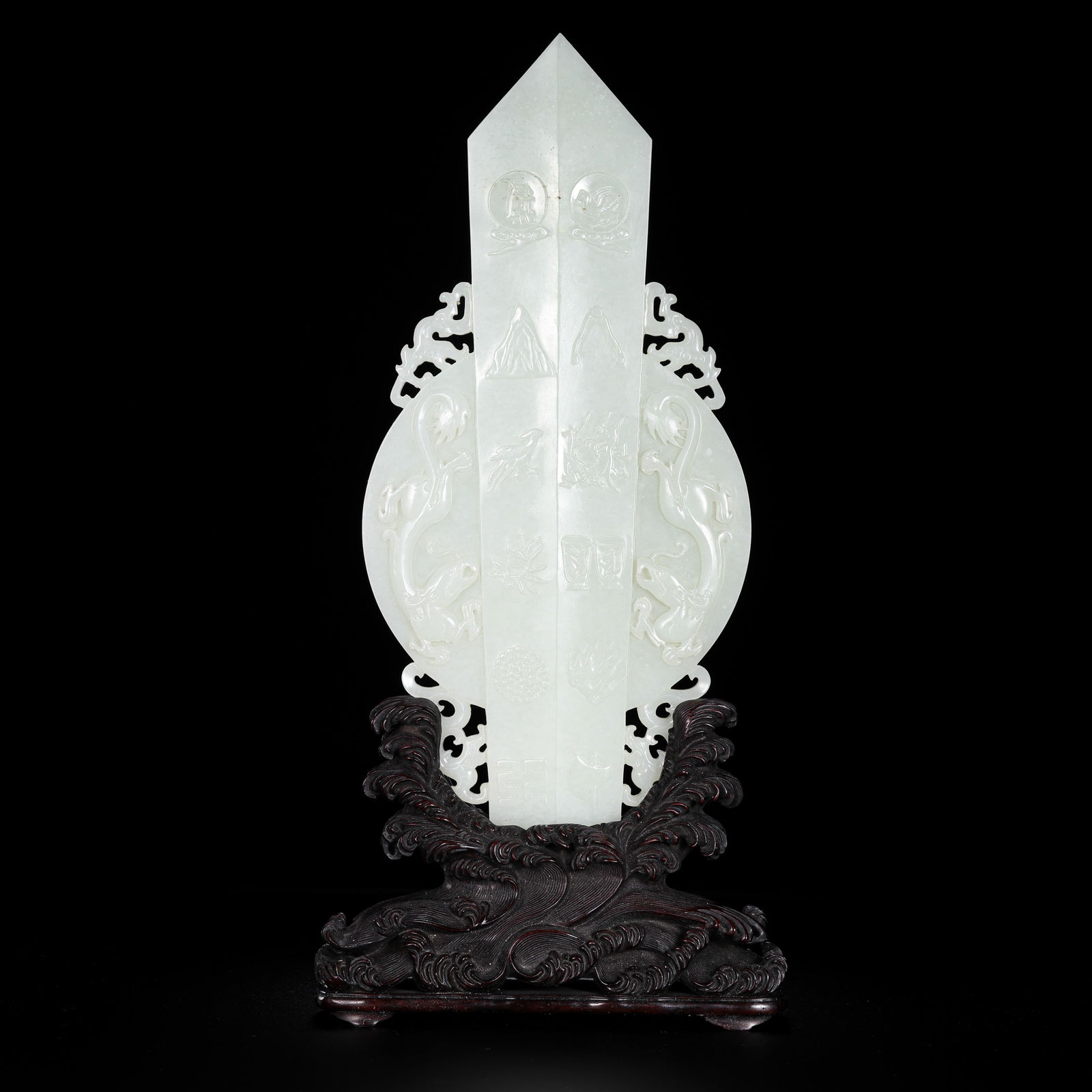 Chinese Qing Dynasty Hetian white jade gui with dragon design: H. 35.2 cm. W. 16.5 cm. Weight. 1100 gram.