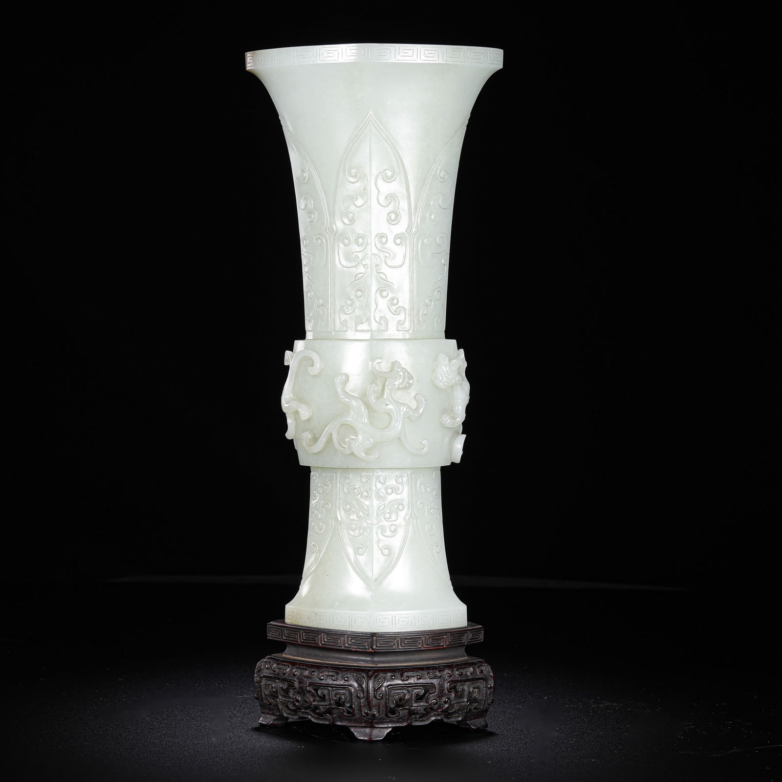 Chinese Qing Dynasty Hetian white jade vase with dragon design: H. 27.2 cm. W. 10.2 cm. Weight. 124 gram.