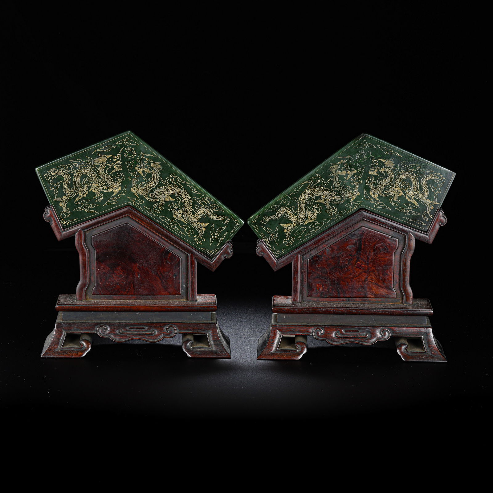 A pair of Chinese Qing Dynasty Hetian jade dragon-patterned screens: H. 21.5 cm. L. 19 cm. Weight. 1358 gram.
