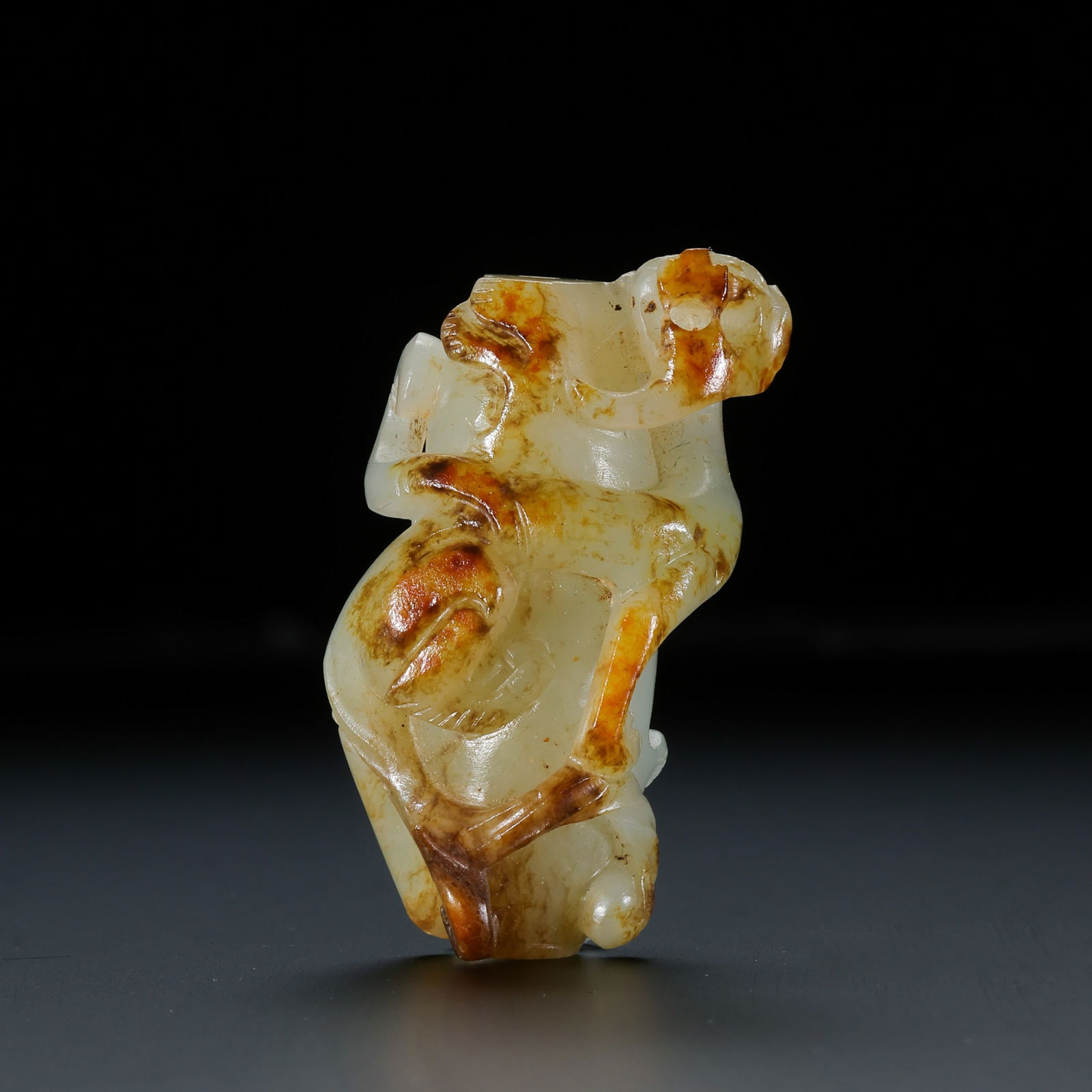 Jade bridle with dragon motif from the Han Dynasty of China: L. 4 cm. Weight. 18 gram.