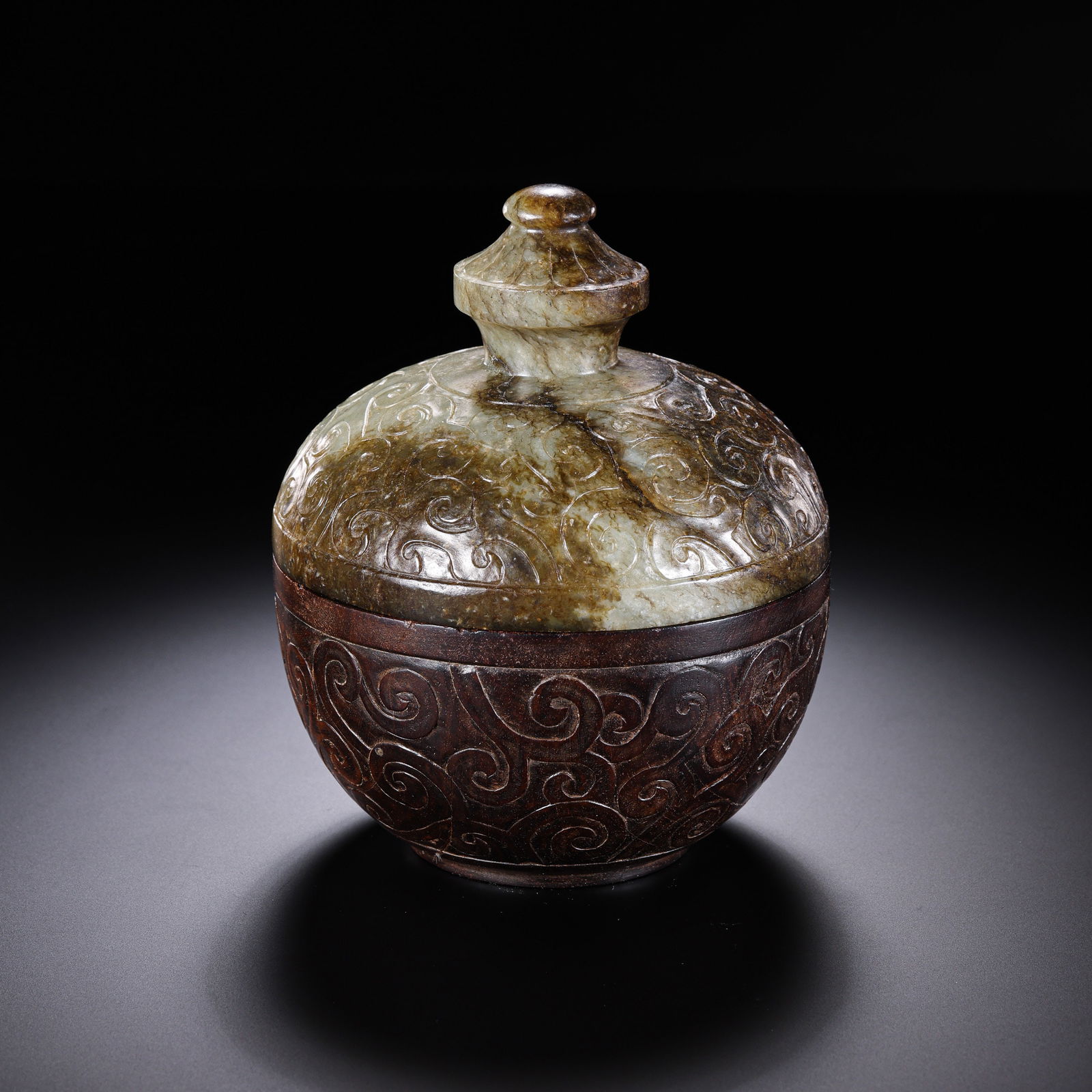 Jade covered jar from the Han Dynasty in China: H. 11 cm. W. 9cm. Weight. 234 gram.