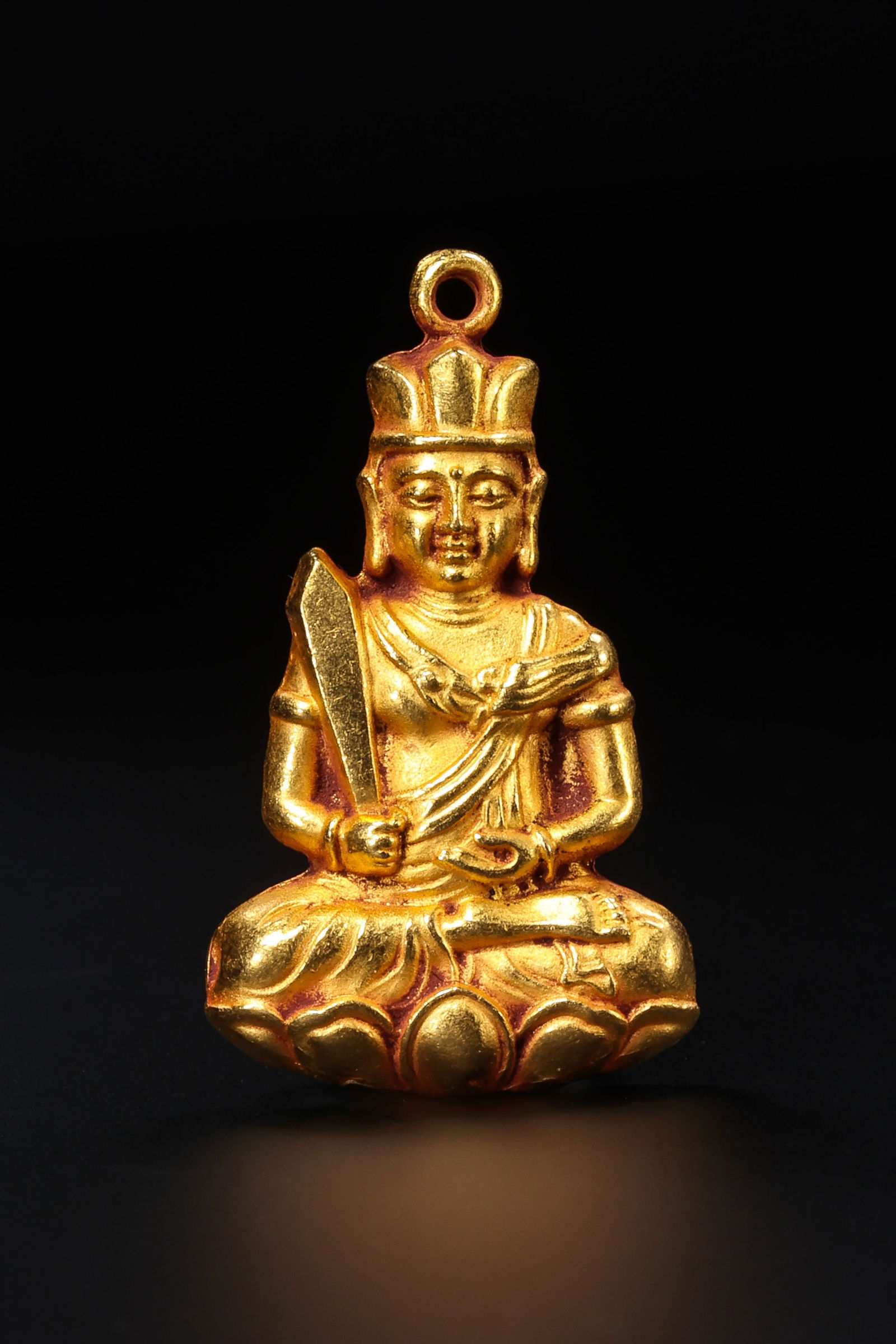 Pure gold seated Buddha statue from the Qing Dynasty in China: Weight. 3.5 gram.
