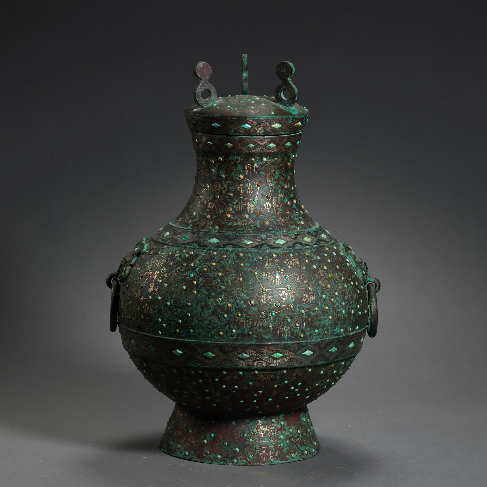 A double-ringed covered pot with inlaid gold and silver and turquoise from the Warring States period: /
