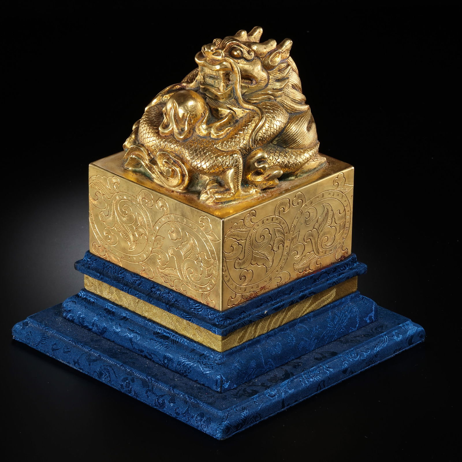 Chinese Qing Dynasty gilt bronze seal: H. 11.5 cm. W. 9 cm. Weight. 4767 gram.