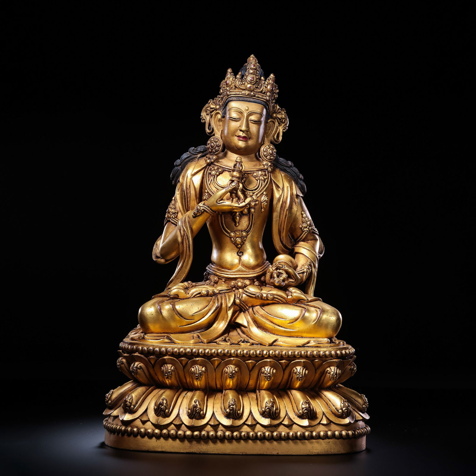 Gilt Bronze Seated Buddha Statue from the Yongle Period of the Ming Dynasty in China: H. 28 cm. W. 18.5 cm. Weight. 3665 gram.