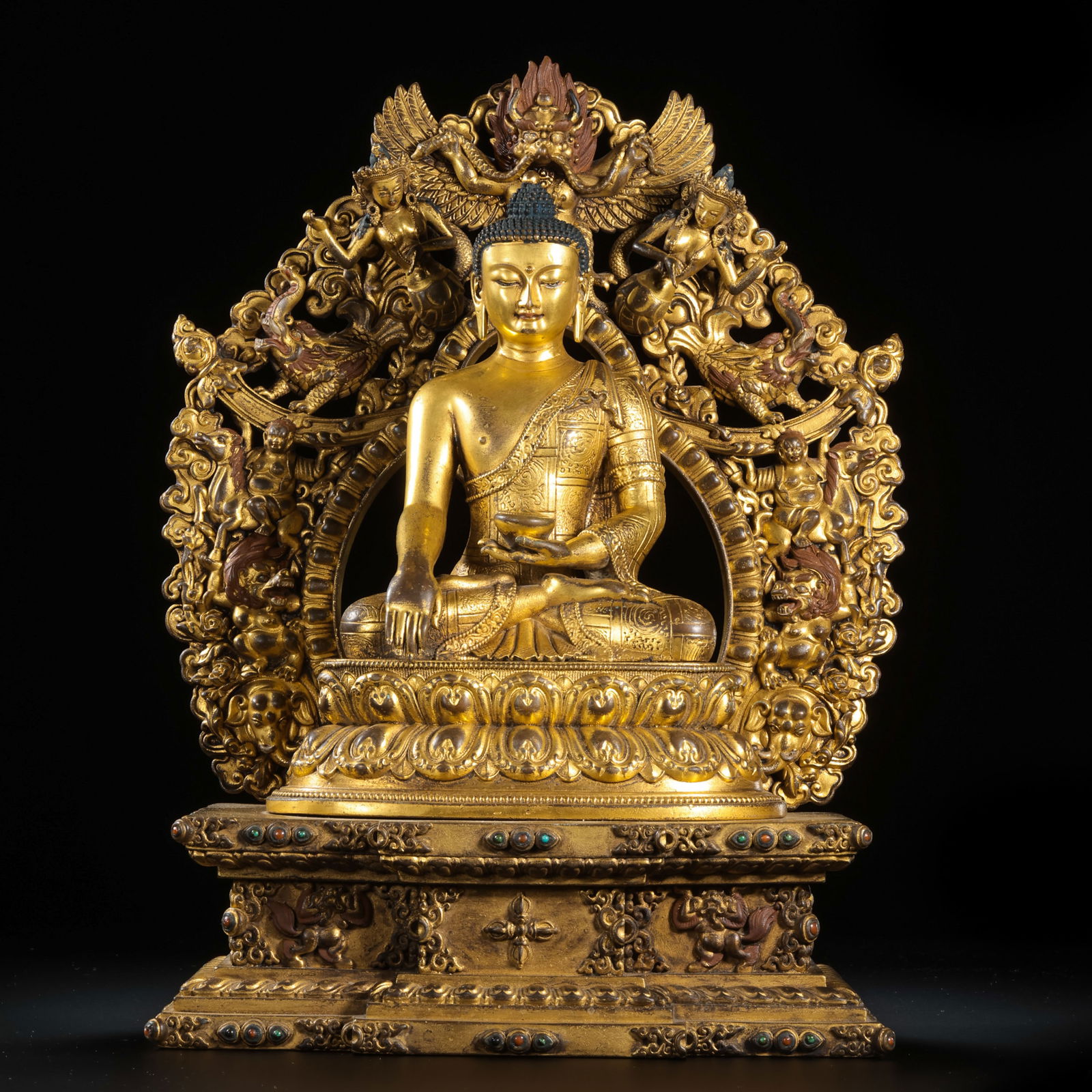 Gilt Bronze Seated Buddha Statue from the Qianlong Period of the Qing Dynasty, China: H. 30.5 cm. W. 21 cm. Weight. 5923 gram.
