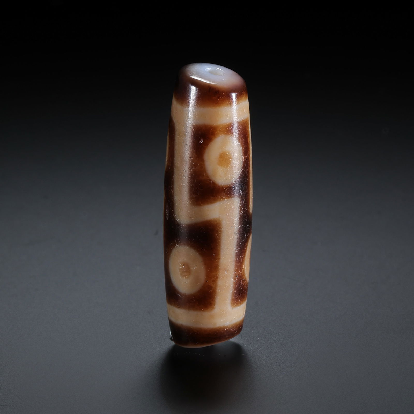 Pure Dzi Beads from the Tang Dynasty in China: L. 3.5 cm. Weight. 8 gram.