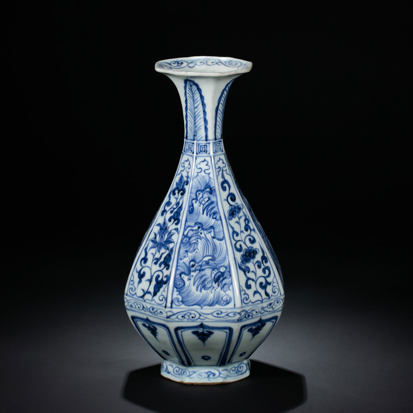 Chinese Yuan Dynasty blue and white porcelain Yuhuchun vase: H. 27 cm. Diam. 8 cm.