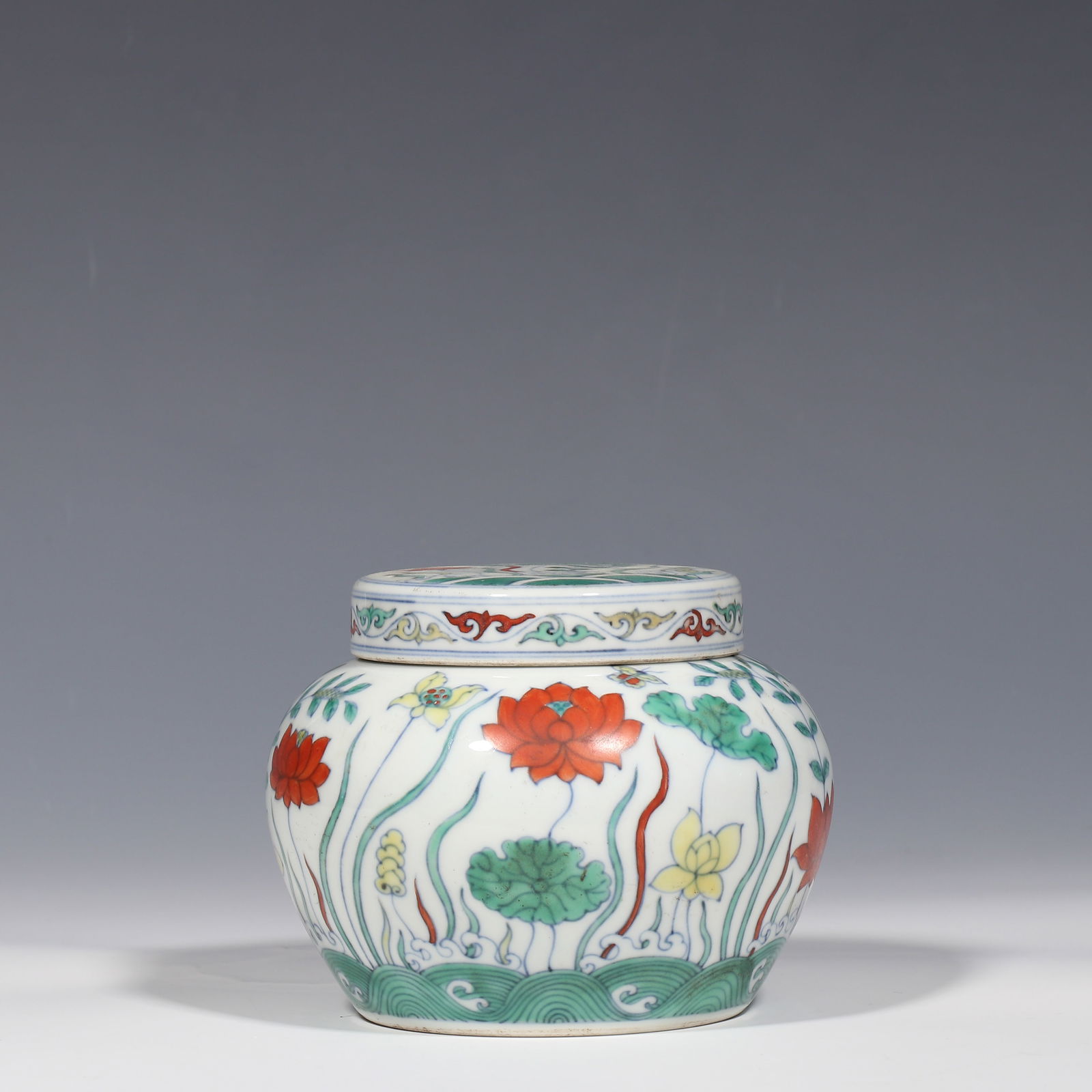 During the Chenghua period of the Ming Dynasty in China, covered jars with floral patterns were: H. 10.7 cm. W. 10.7 cm.