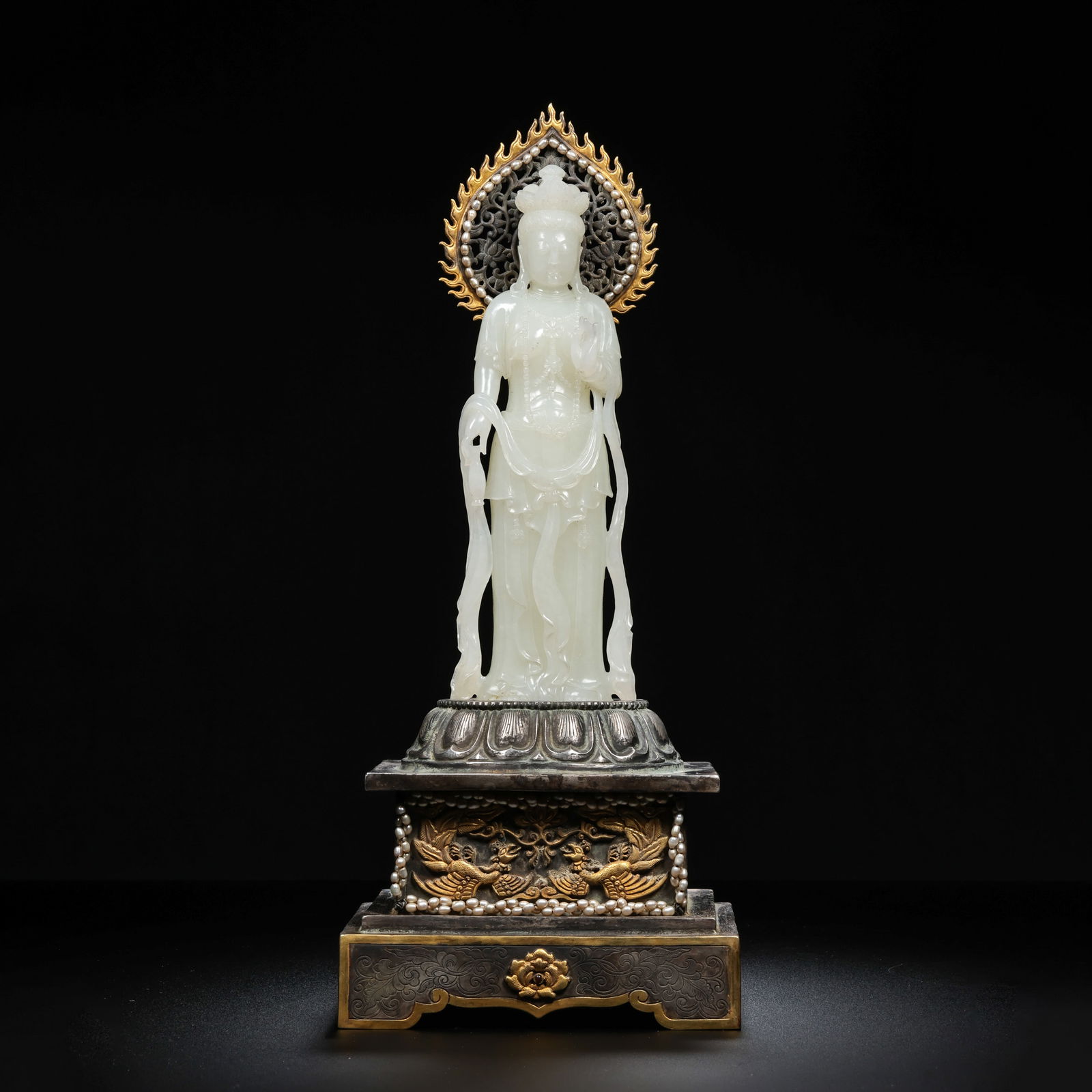 Standing Guanyin statue made of Hetian white jade from the Yuan Dynasty, China: H. 32 cm. W. 13 cm. H. 21 cm. Weight. 1140 gram.