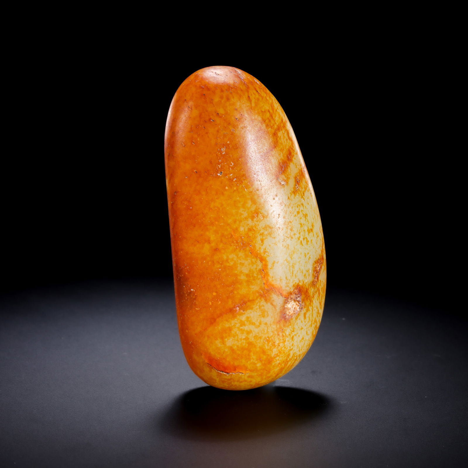 Chinese Qing Dynasty Hetian jade pebble raw stone: H. 10 cm. W. 4.7 cm. Weight. 236 gram.