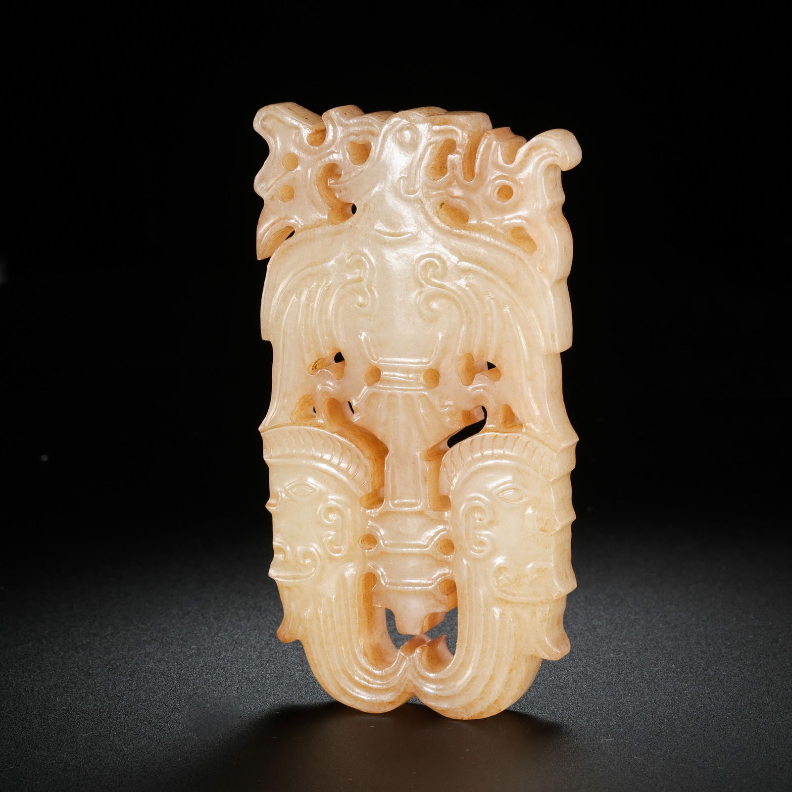 Jade Phoenix Bird from the Western Zhou Dynasty in China: H. 8 cm. W. 4 cm. Weight. 83 gram.