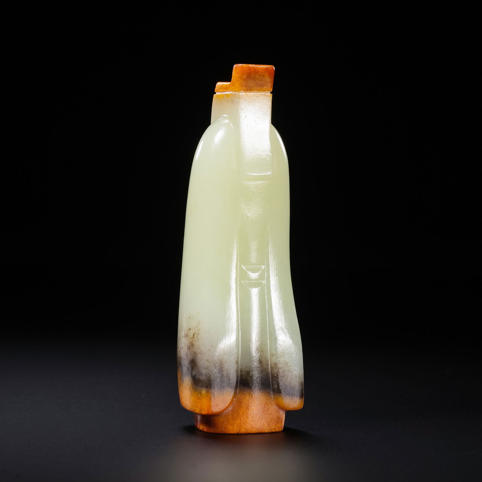 Jade figures from the Han Dynasty in China: H. 6 cm. Weight. 33 gram.