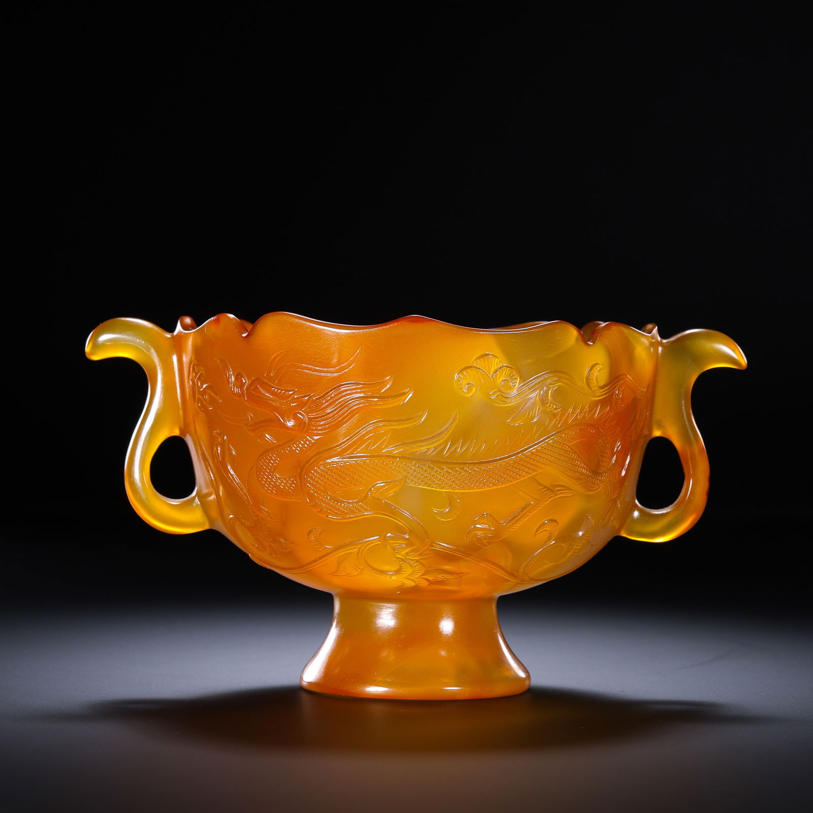 Chinese Qing Dynasty Agate Dragon Pattern Double-Eared Cup: H. 7 cm. W. 12 cm. Weight. 191 gram.