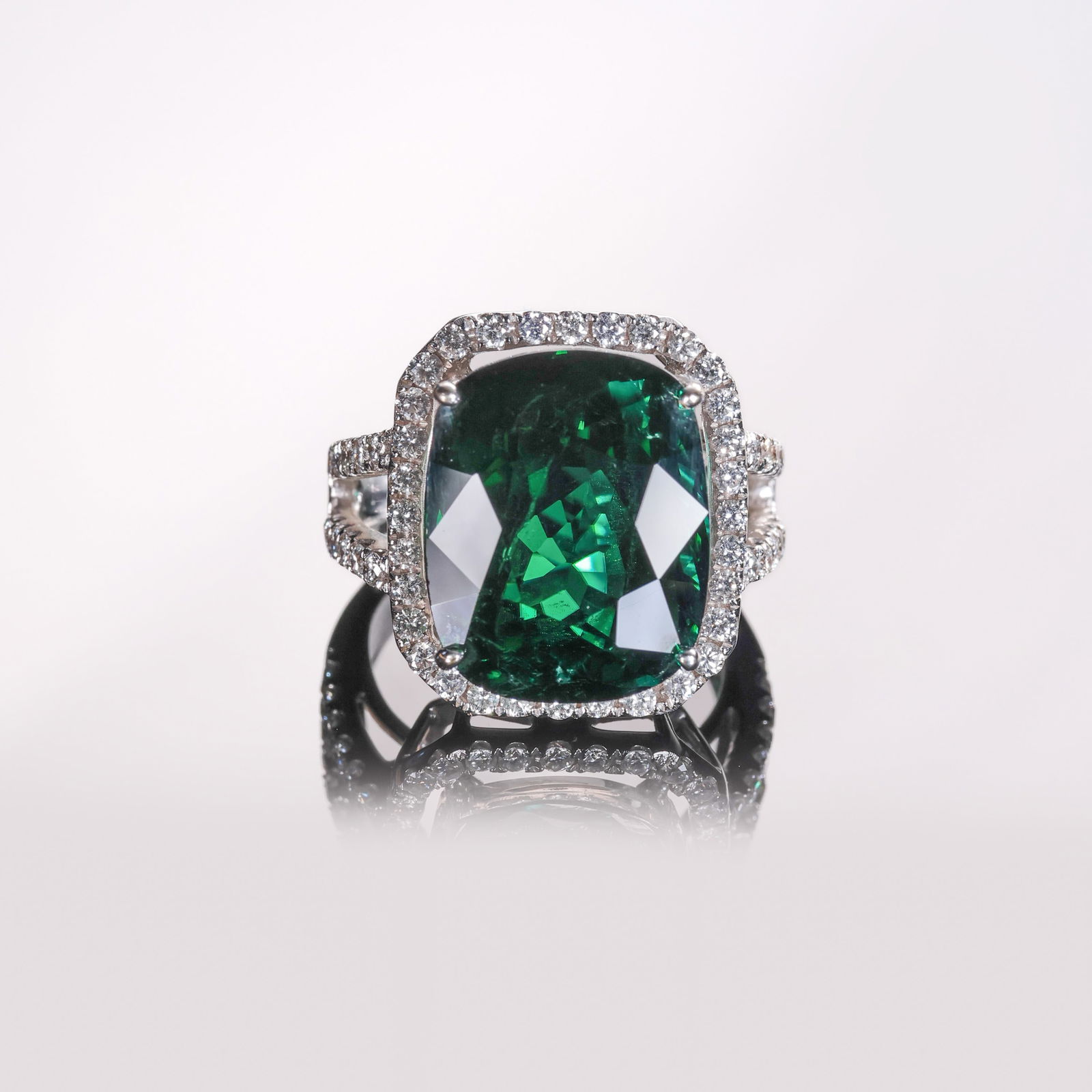 Natural Emerald Ring: /