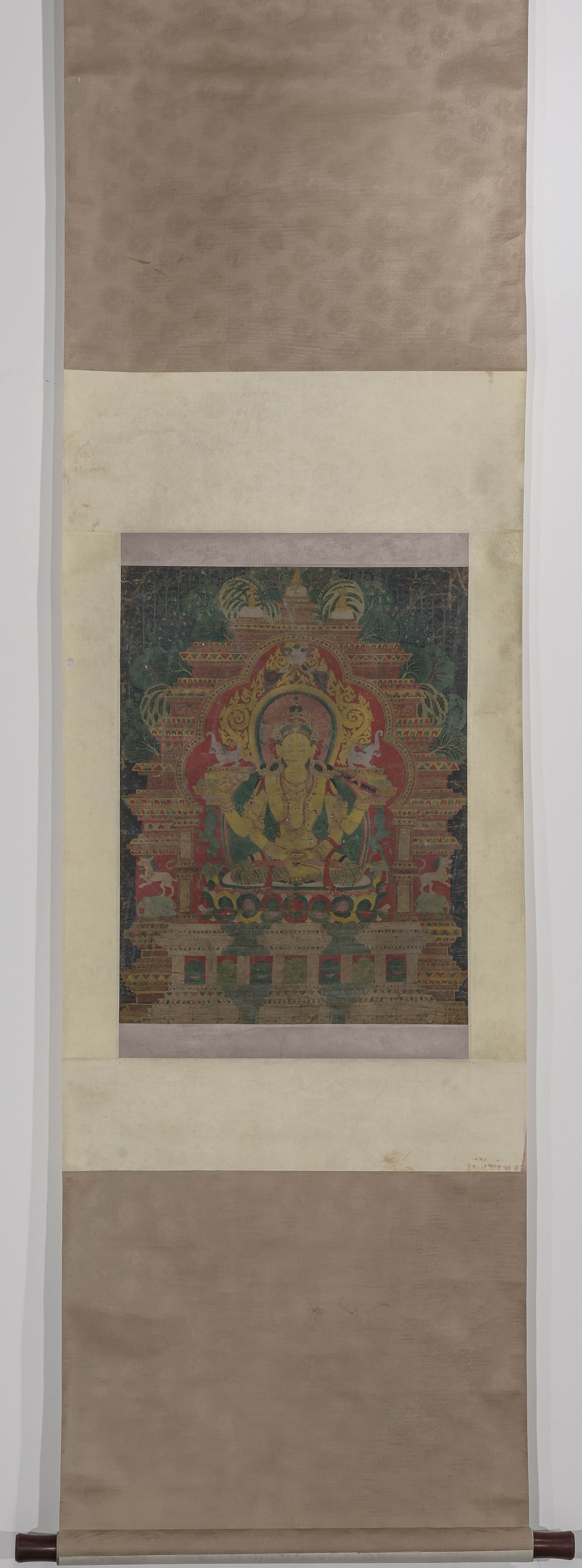 Buddha statues: L. 56 cm. W. 41.5 cm.