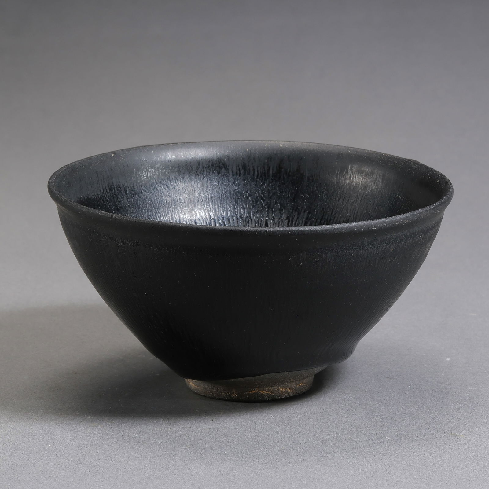 Black-glazed silver-fur tea bowl from Jian kiln, Southern Song Dynasty, China: H. 6.8 cm. Diam. 12.4 cm.