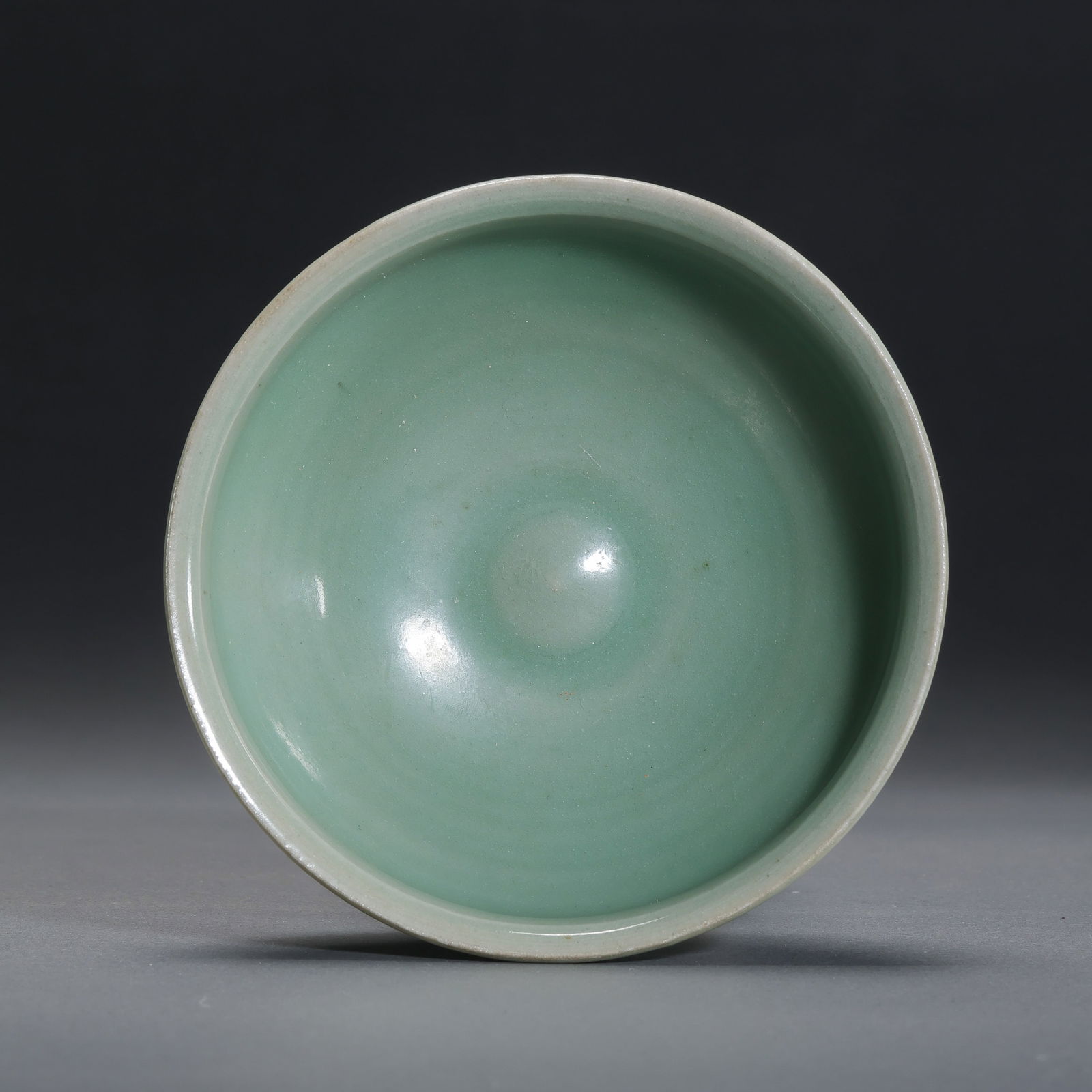 A celadon bowl with a constricted rim from the Longquan kiln of the Southern Song Dynasty in China.: H. 4.7 cm. Diam. 9.6 cm.