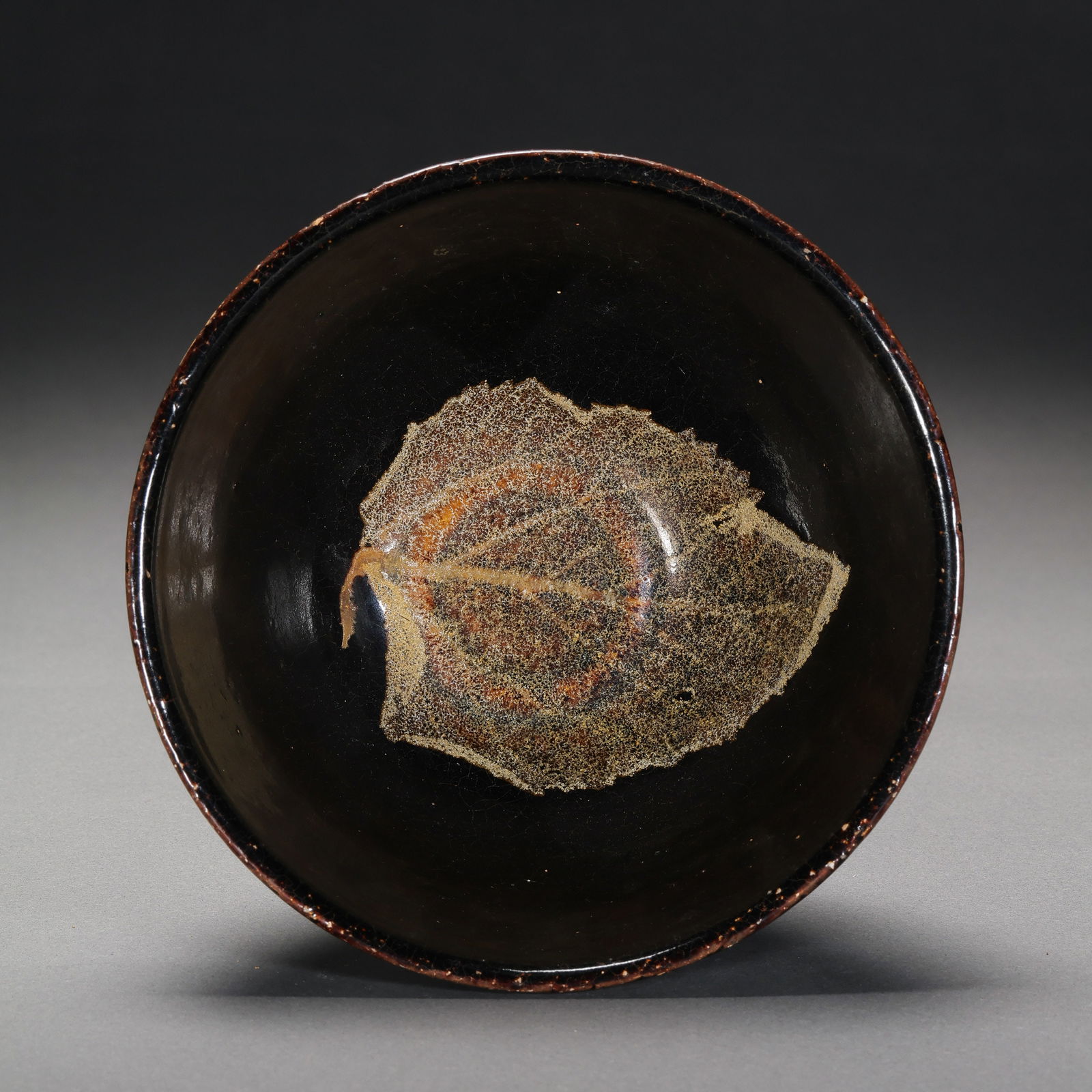 Wood-leaf cup from Jizhou kiln, Southern Song Dynasty, China: H. 6.3 cm. Diam. 12 cm.