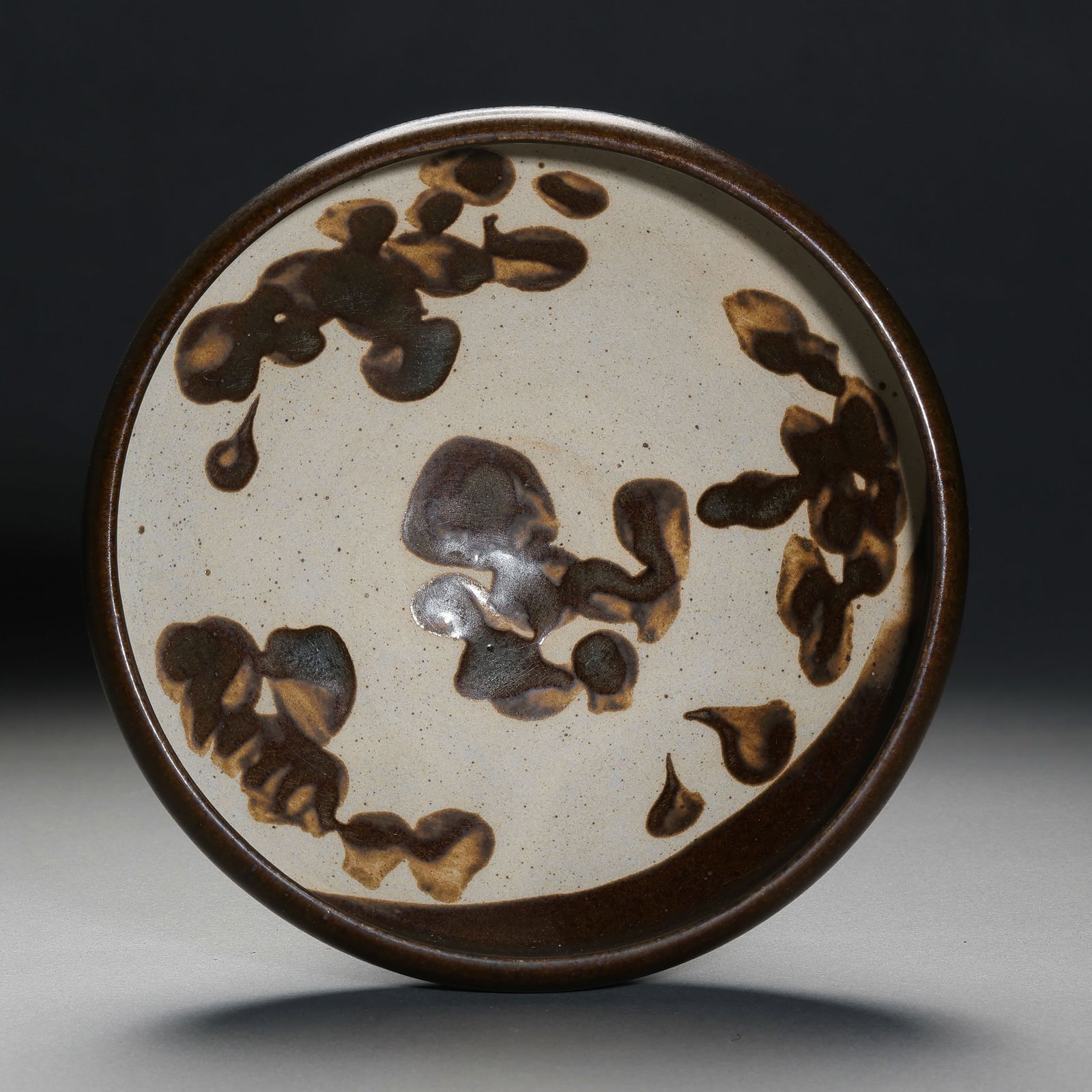 Northern Song Dynasty Cizhou ware white-glazed bowl with polychrome decoration: H. 5 cm. Diam. 14.1 cm.