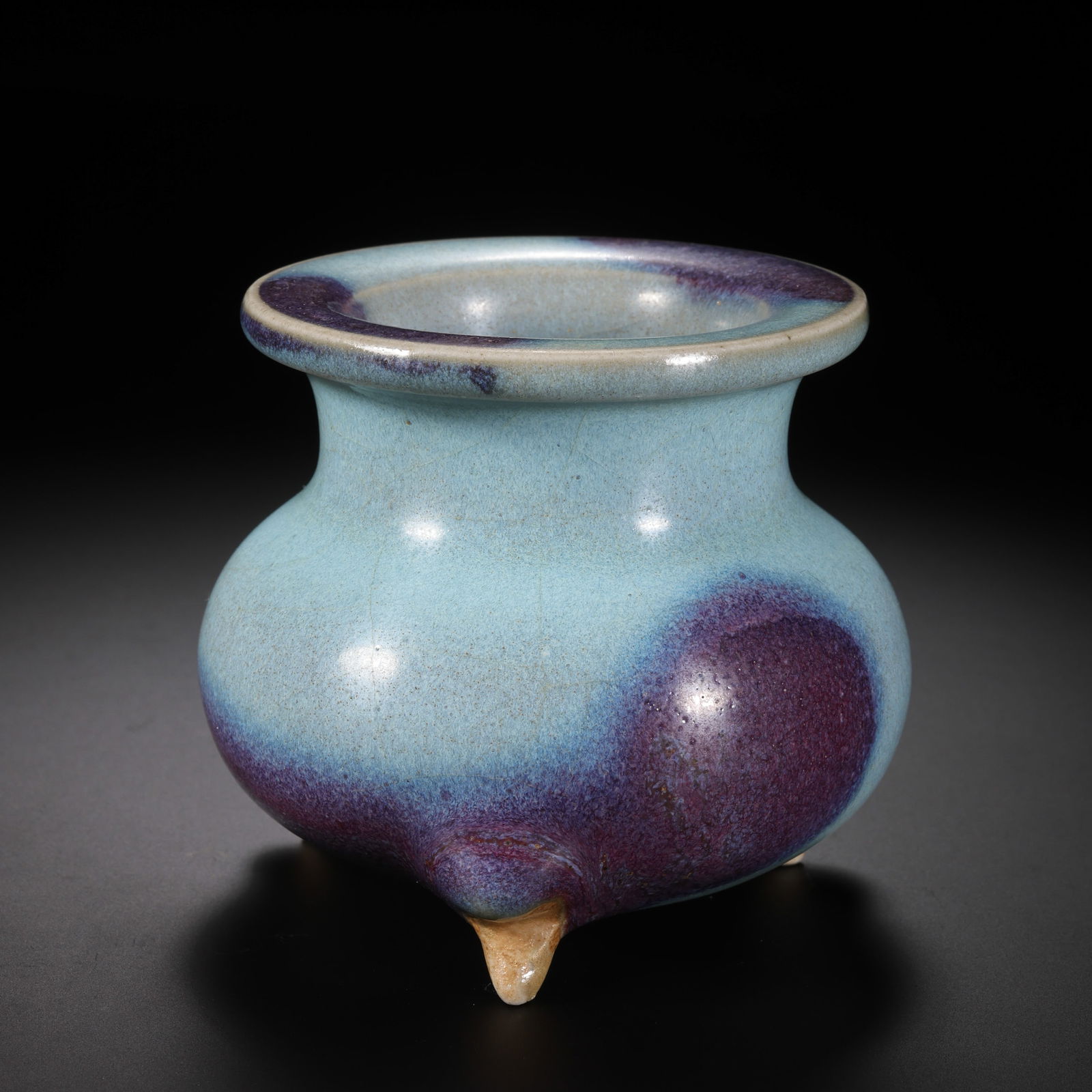 three-legged censer with sky-blue glaze and red trim from the Jun kiln of the Northern Song Dynasty: Diam. 5.6 cm. H. 6 cm.