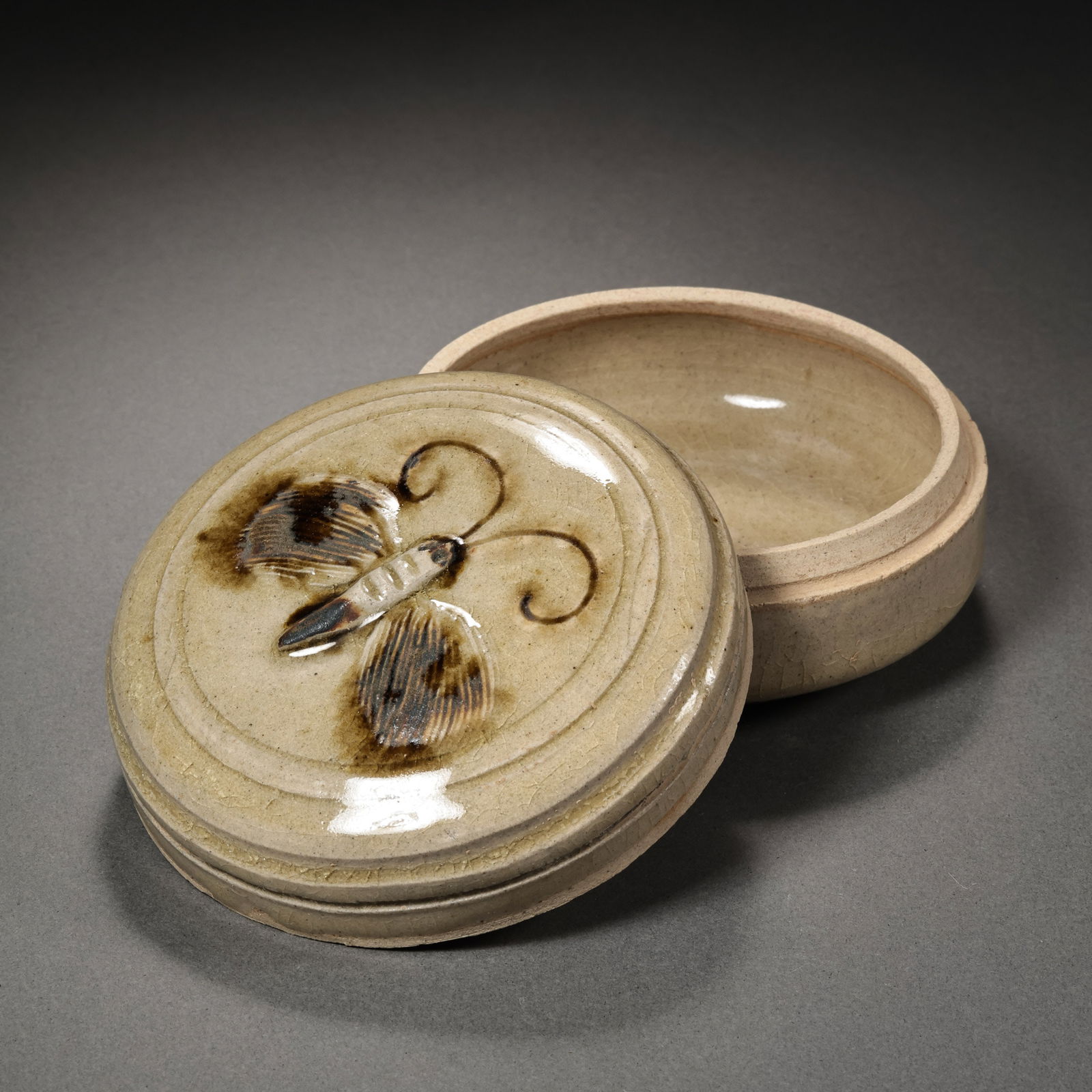 Chinese Sui Dynasty Xiangzhou Kiln Celadon Covered Box with Butterfly Pattern: H. 5 cm. W. 9 cm.