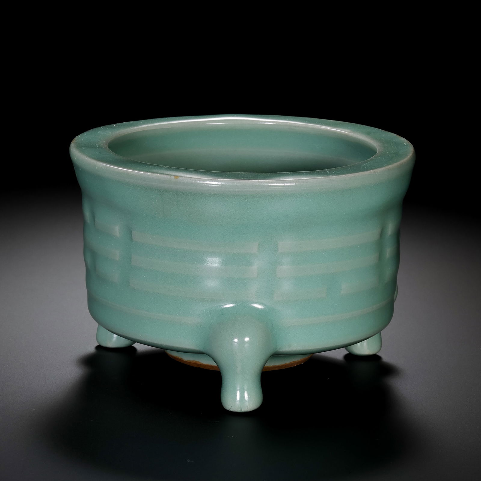 A celadon octagonal tripod censer from the Longquan kiln of the Southern Song Dynasty, China.: H. 6.1 cm. W. 9 cm.