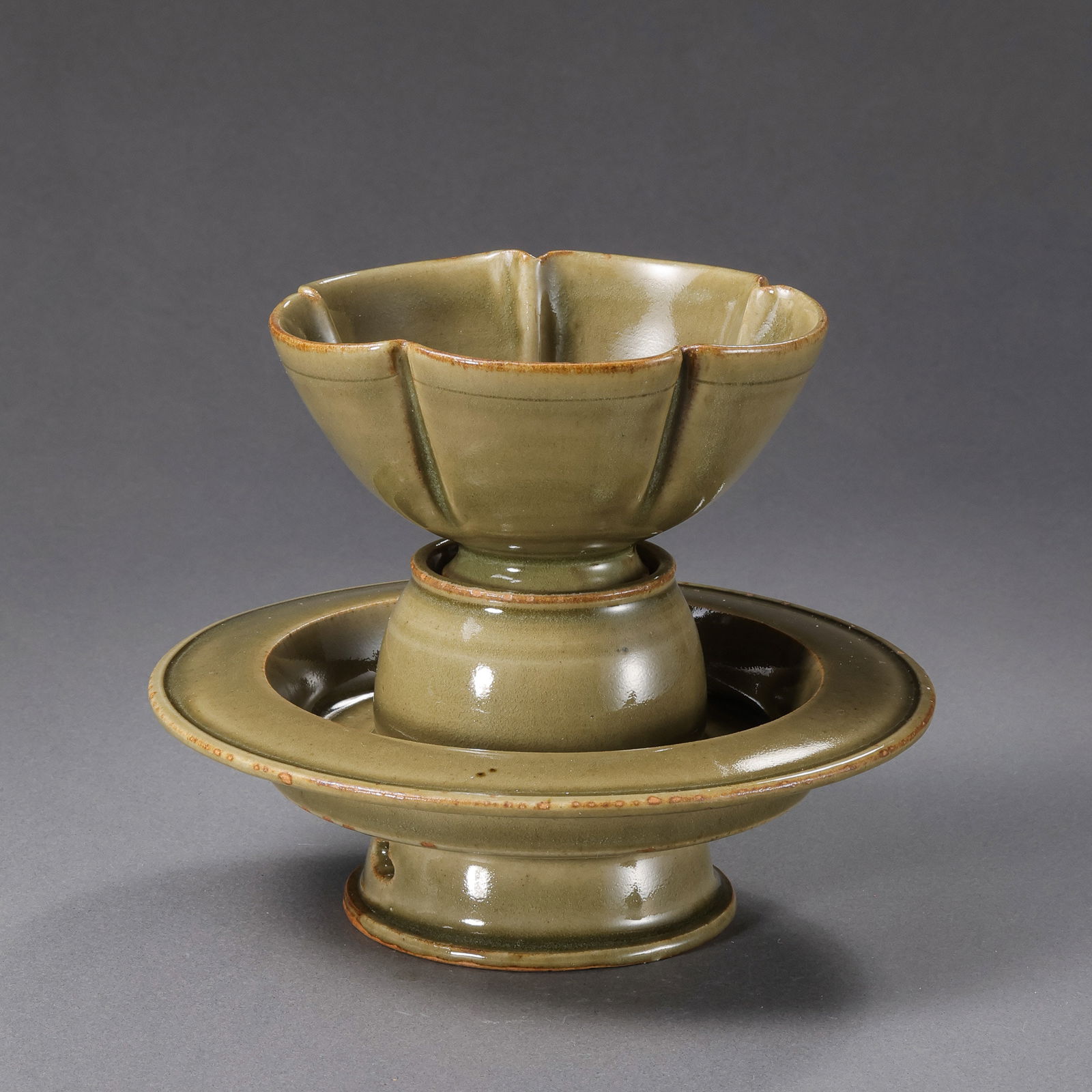 A set of celadon flower-shaped cups and saucers from the Yaozhou kiln of the Northern Song Dynasty,: H. 11.2 cm. W. 13.5 cm.