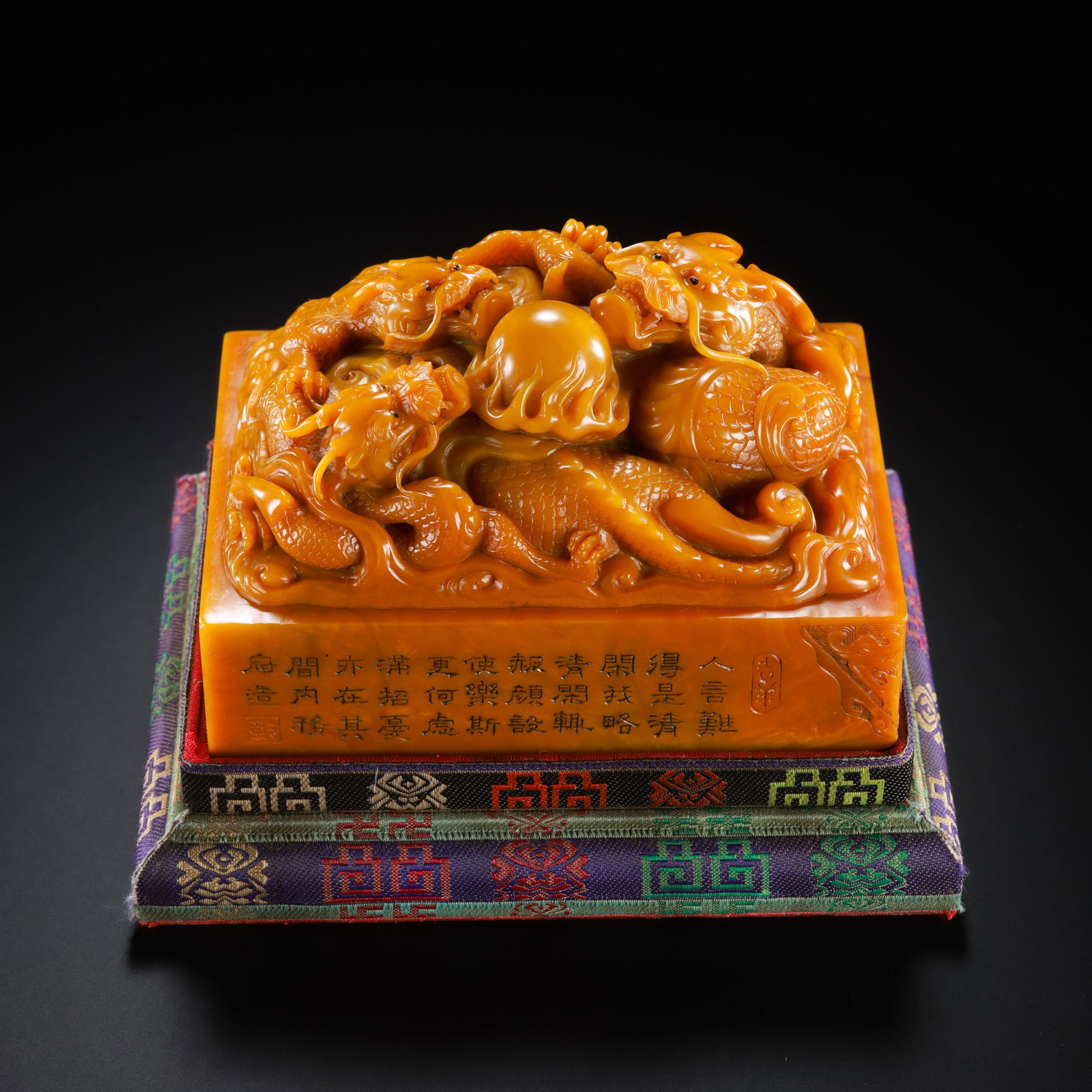 Chinese Qing Dynasty Tianhuang Seal: H. 8.4 cm. H. 7.5 cm. Weight. 1250 gram.