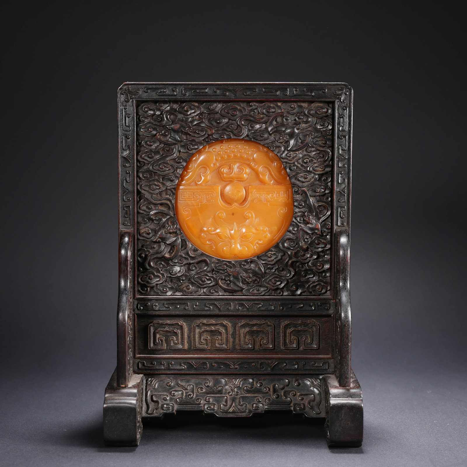 Chinese Qing Dynasty Tianhuang Stone Screen: L. 16.5 cm. W. 13.5 cm. H. 23.5 cm. Weight. 1071 gram.