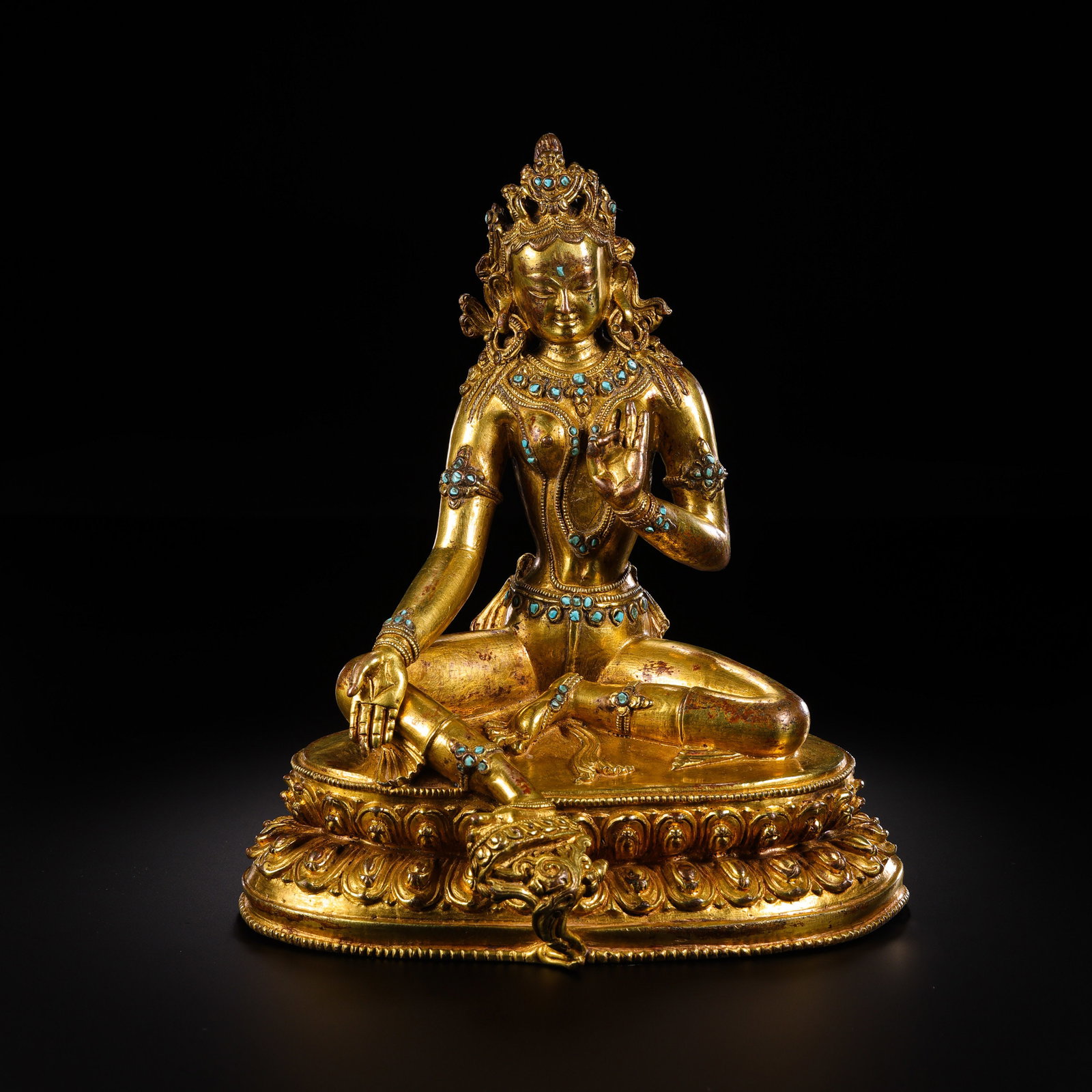 Chinese Qing Dynasty Gilt Bronze Seated Buddha Statue: H. 17.5 cm. W. 17.5 cm. Weight. 1201 gram.