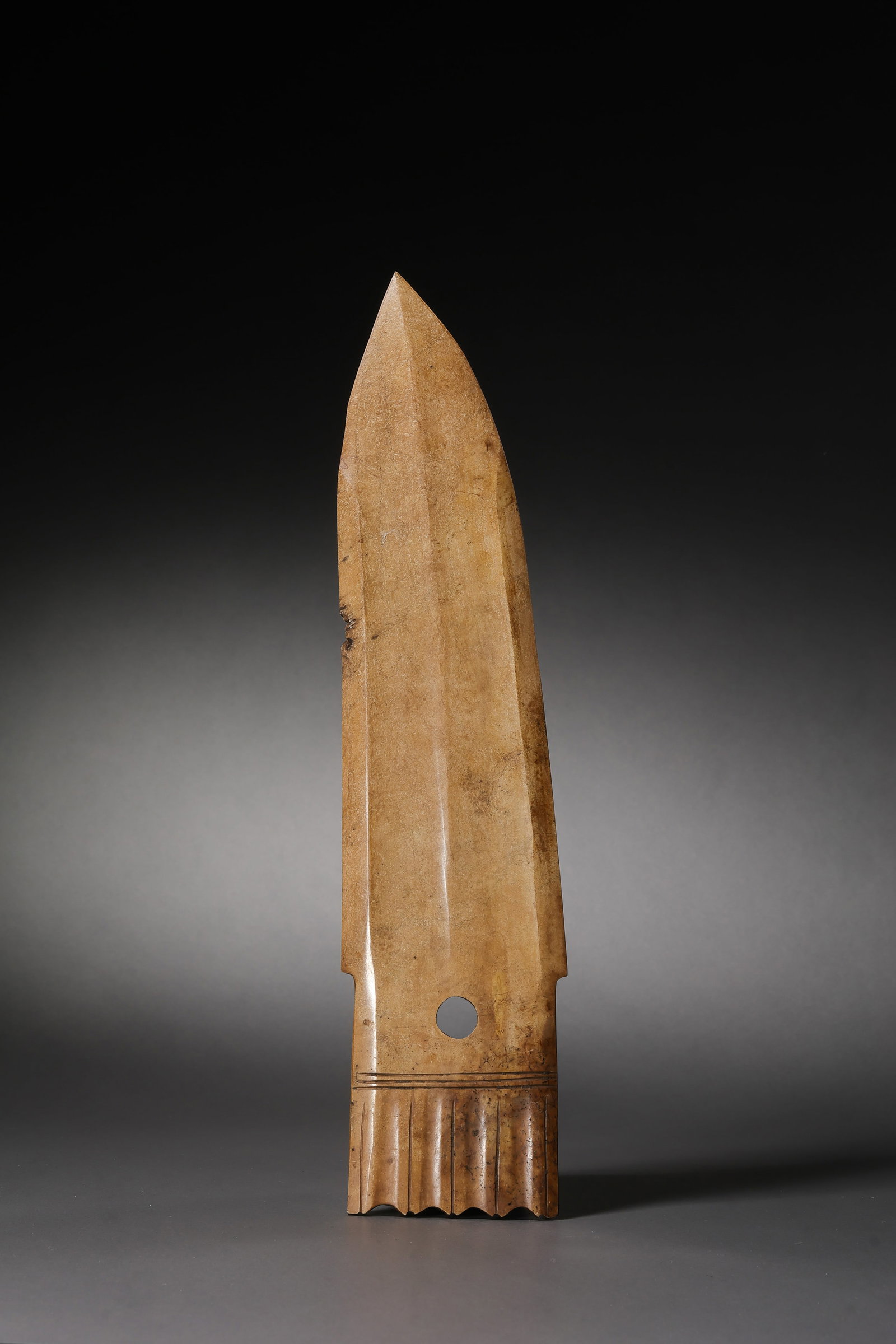 Jade Ge (dagger-axe) from the Neolithic period in China: L. 26 cm. W. 6.2 cm. Weight. 202 gram.