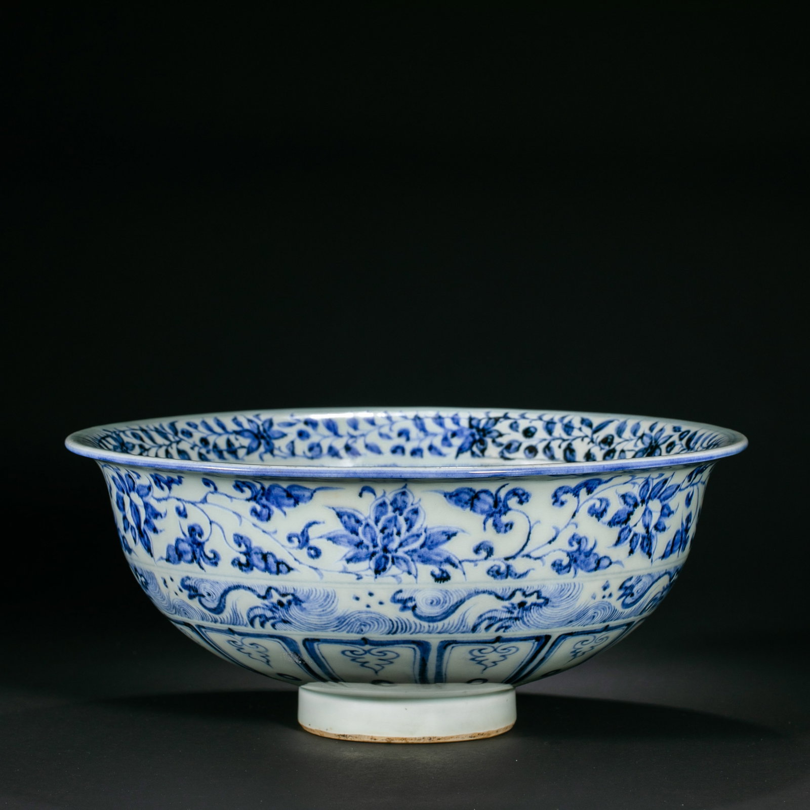 Chinese Yuan Dynasty blue and white porcelain bowl with figure and story design: H. 13 cm. Diam. 30 cm.