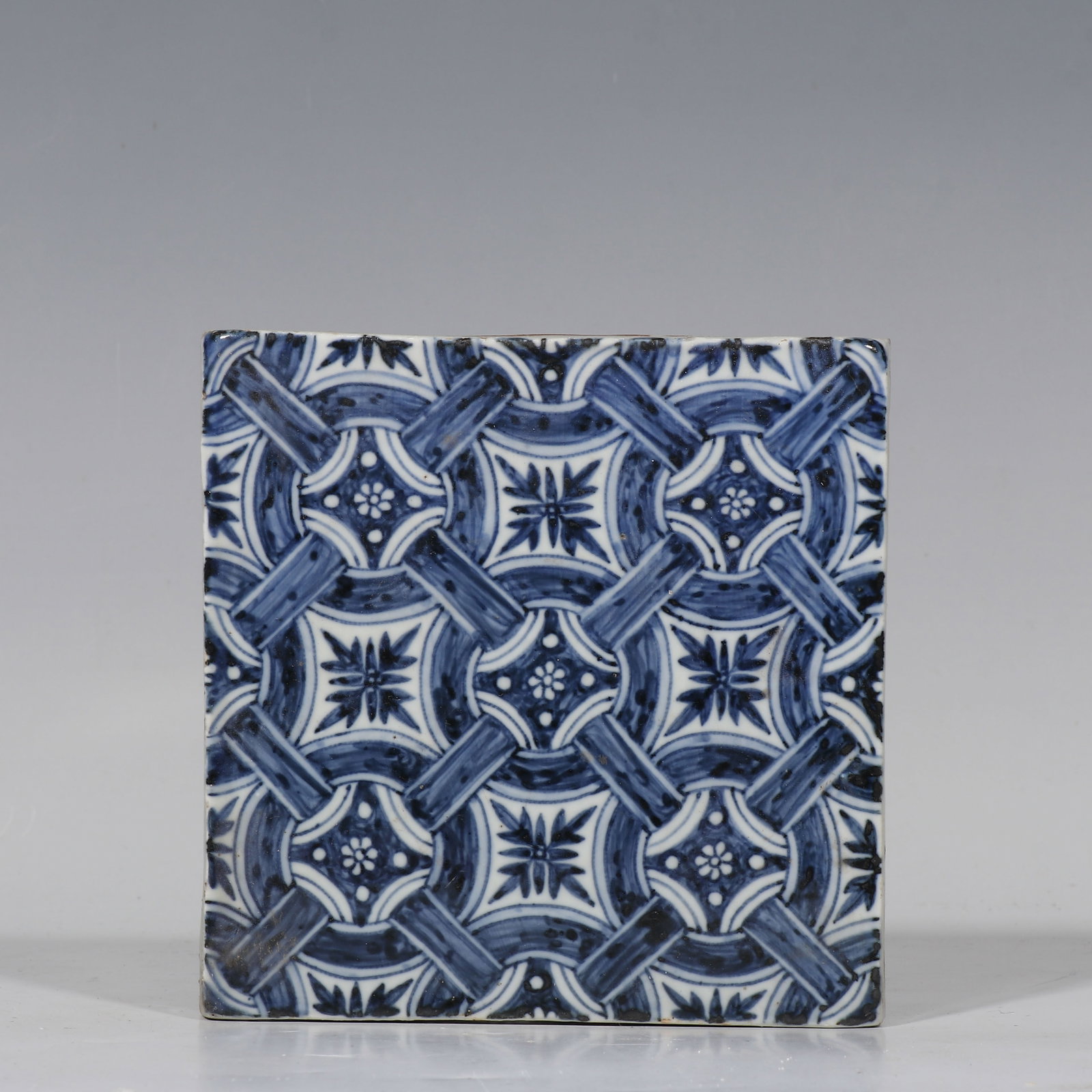 Chinese Qing Dynasty blue and white porcelain plate: W. 16.5 cm.