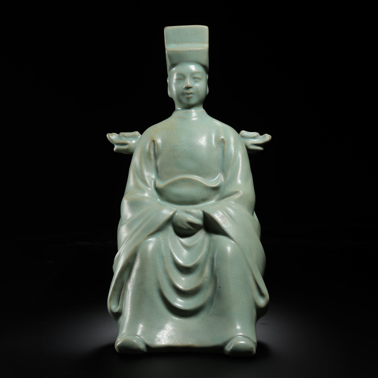 Seating figure in Ru ware celadon from the Song Dynasty, China: H. 30 cm. W. 17 cm.