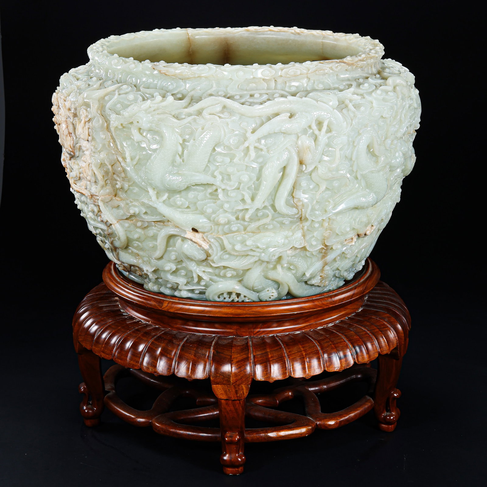 Chinese Qing Dynasty Hetian white jade dragon-patterned jar: H. 39 cm. H. 24 cm. W. 36 cm. Weight. 11800 gram.