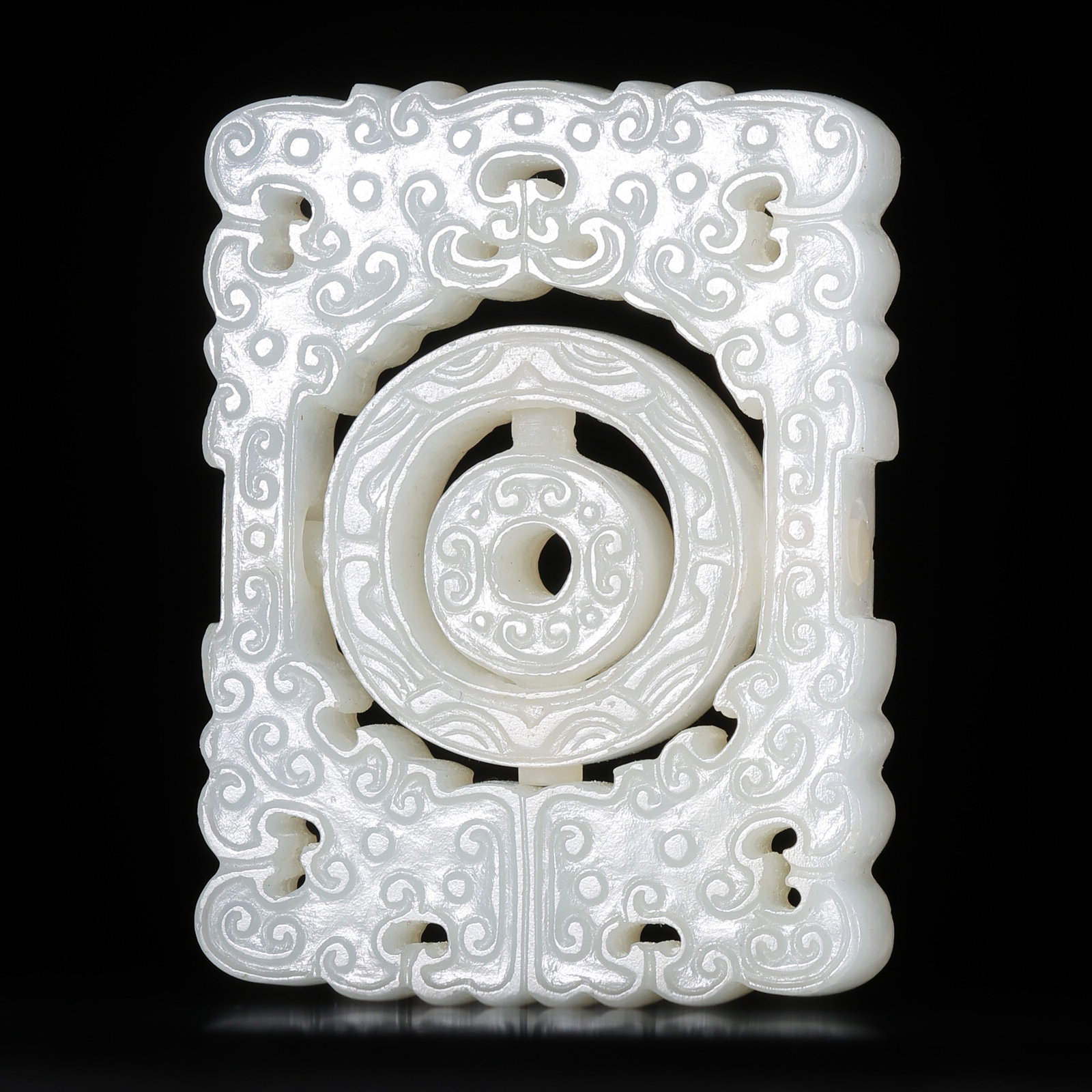 Chinese Qing Dynasty Hetian white jade revolving pendant: L. 5 cm. W. 3.8 cm. Weight. 36 gram.