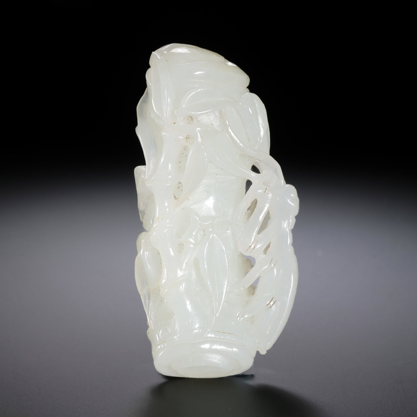 Chinese Qing Dynasty Hetian white jade bamboo joint: L. 5.5 cm. Weight. 35 gram.