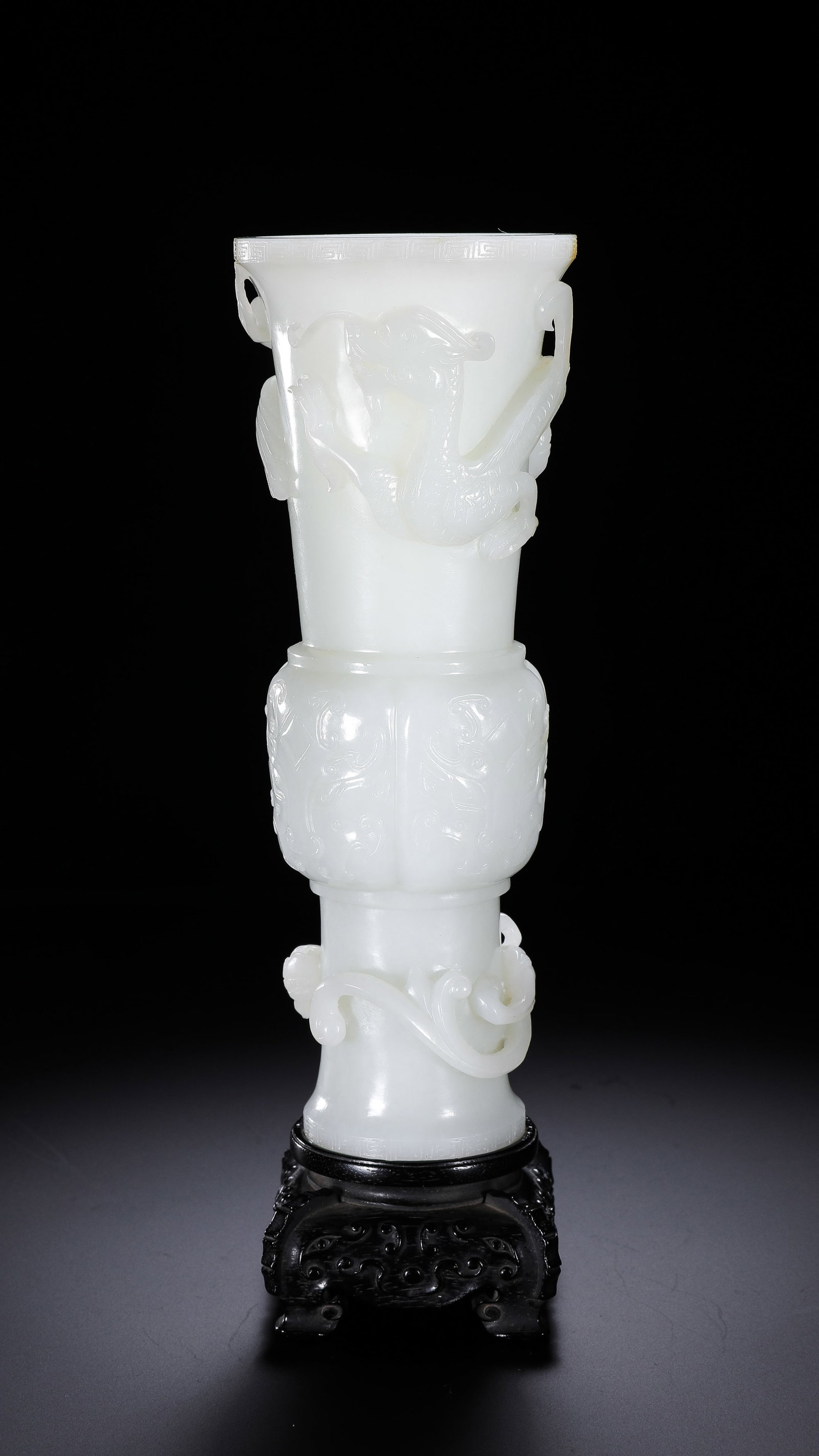 Chinese Qing Dynasty Hetian white jade dragon-patterned vase: H. 17.3 cm. W. 6.4 cm. Weight. 502 gram.