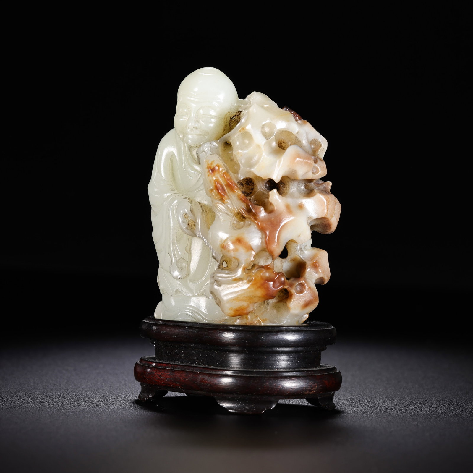 Standing figure made of Hetian jade from the Qing Dynasty, China (1 of 7)