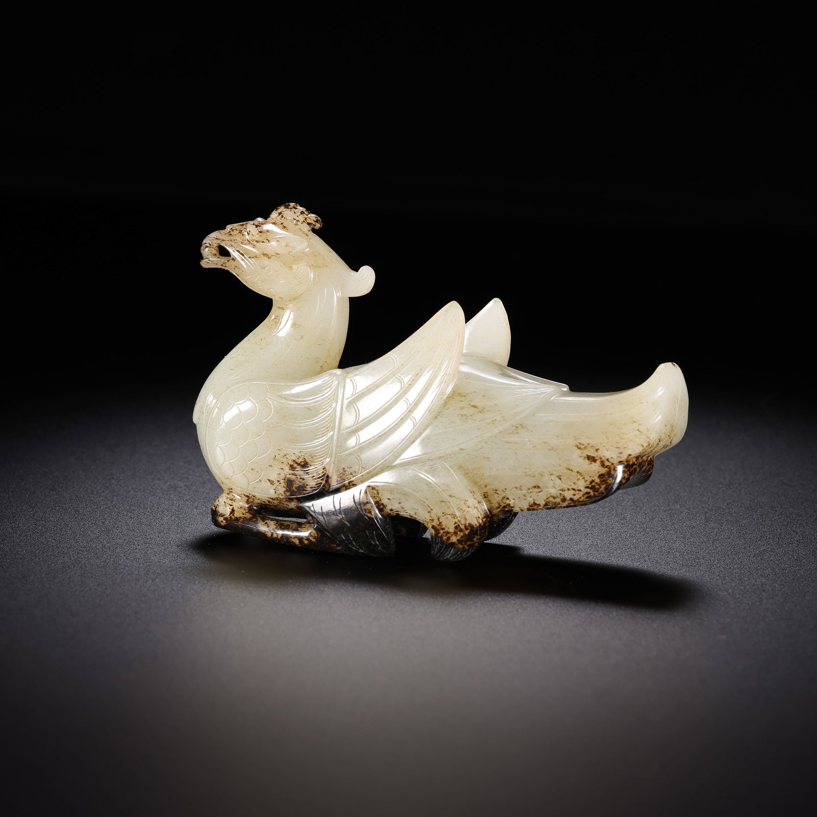 Jade Phoenix from the Han Dynasty in China: H. 6.5 cm. W. 10 cm. Weight. 186 gram.