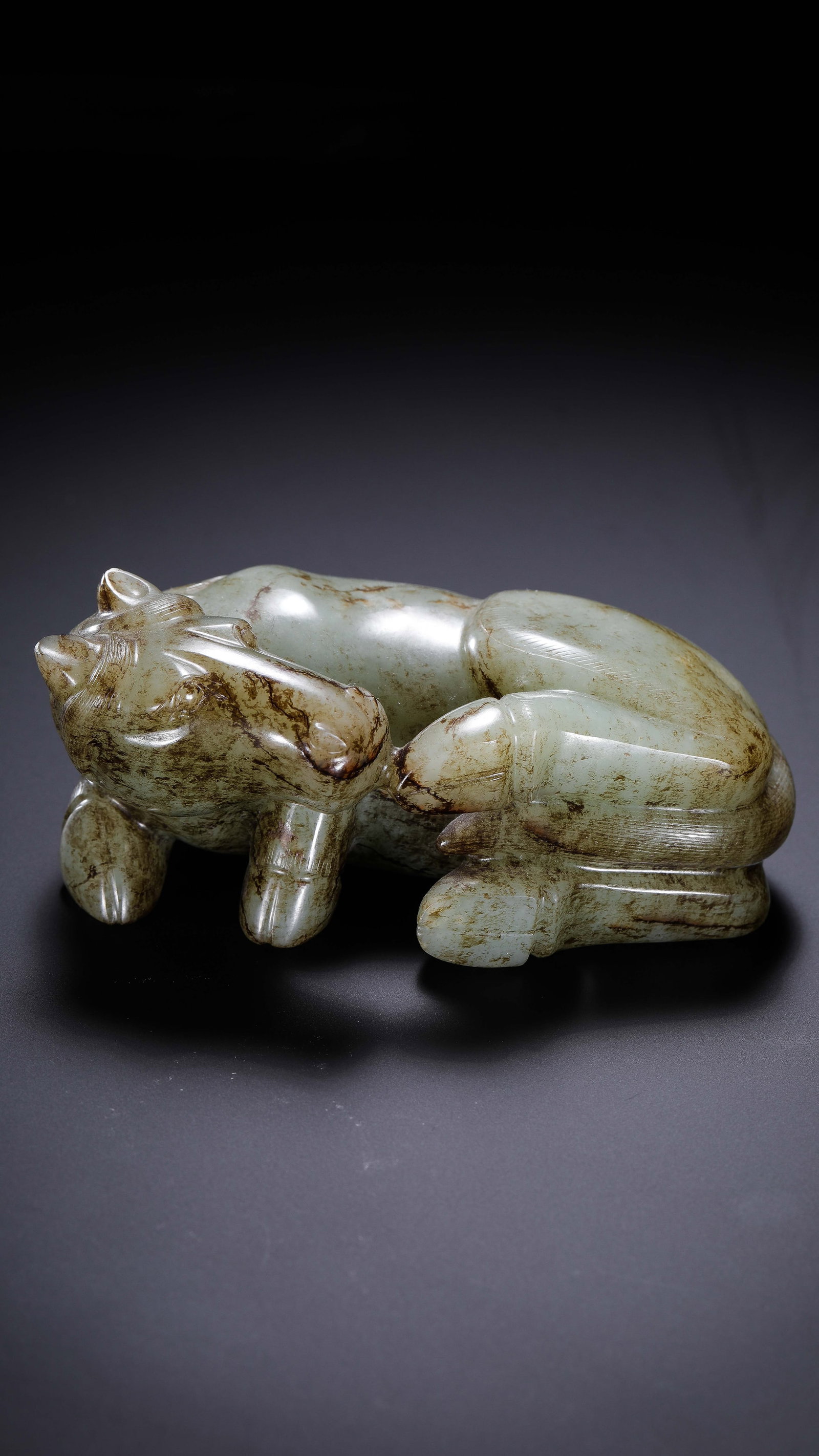 Jade Horse from the Han Dynasty in China: H. 5 cm. L. 10.5 cm. Weight. 467 gram.