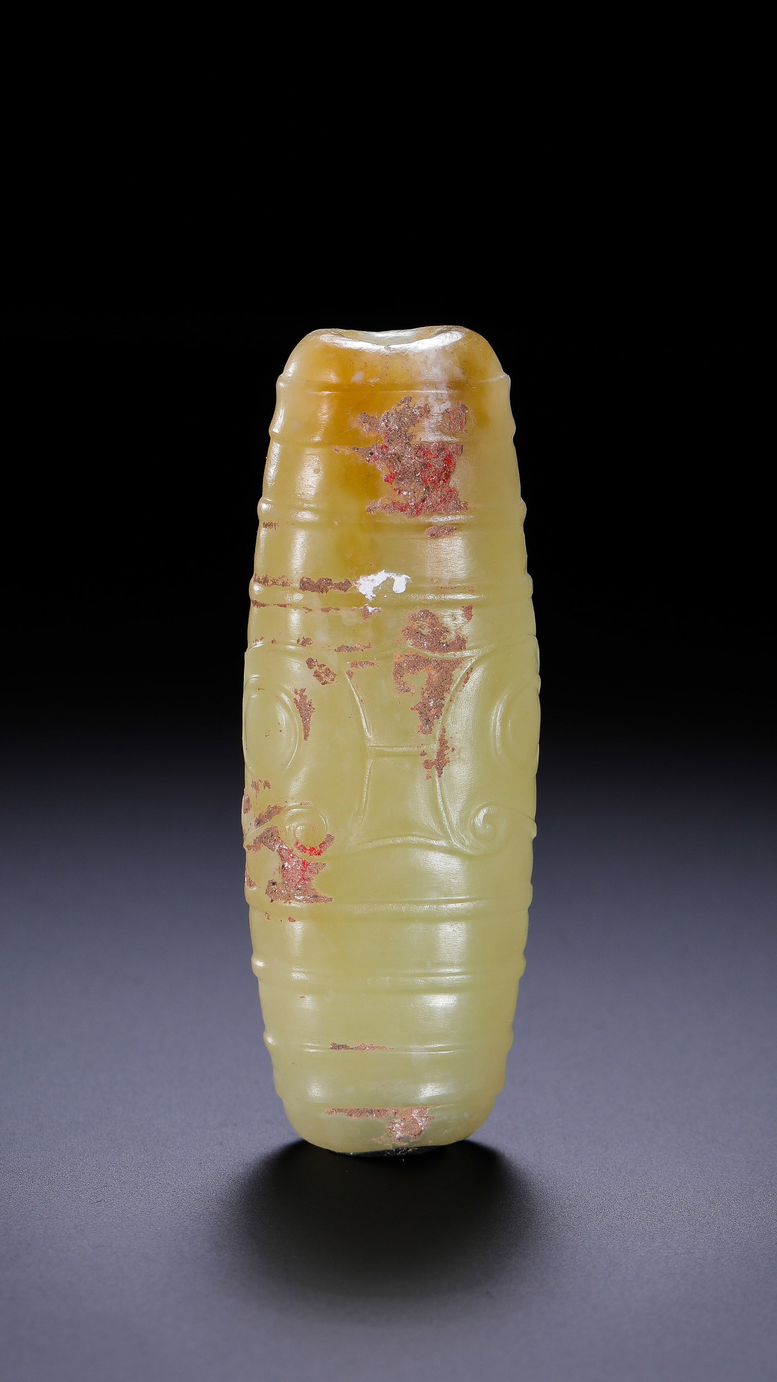 Jade dagger from the Han Dynasty in China: L. 6.6 cm. W. 2.3 cm. Weight. 43 gram.