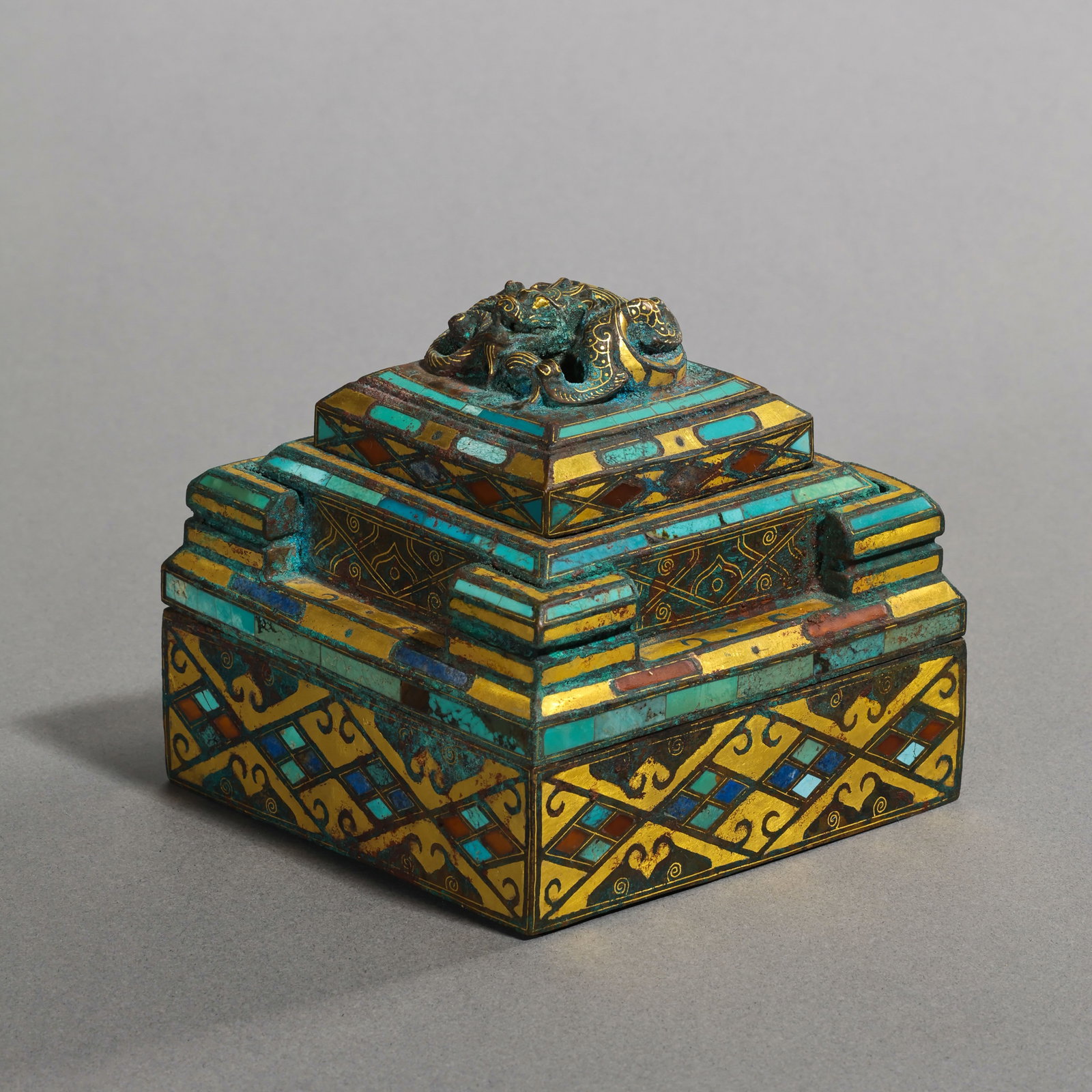 Gold and silver inlaid seals from the Warring States period of China: H. 7.5 cm. L. 8.5 cm. Weight. 1150 gram.