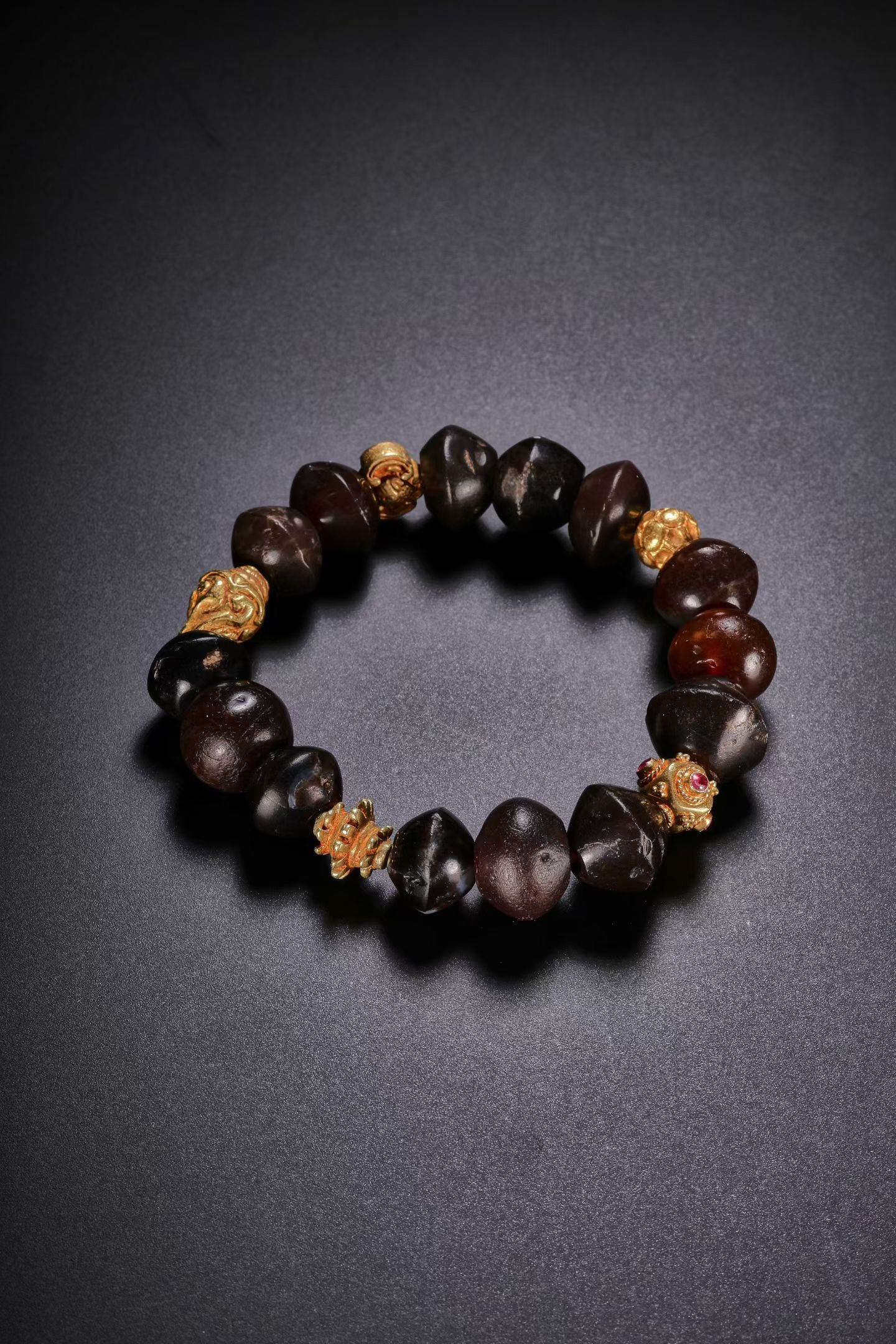 West Asian Red Agate Pure Gold Bracelet: W. 1.4 cm. Weight. 45 gram.